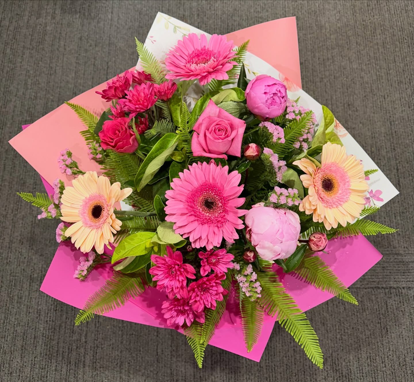 Happy Graduation Day to all of our local graduates today 👩&zwj;🎓💐

We are busy bees today creating lots of beautiful blooms and we thank you for all of your pre orders. 🙏 

We have a full front of beautiful blooms in a variety of different colour