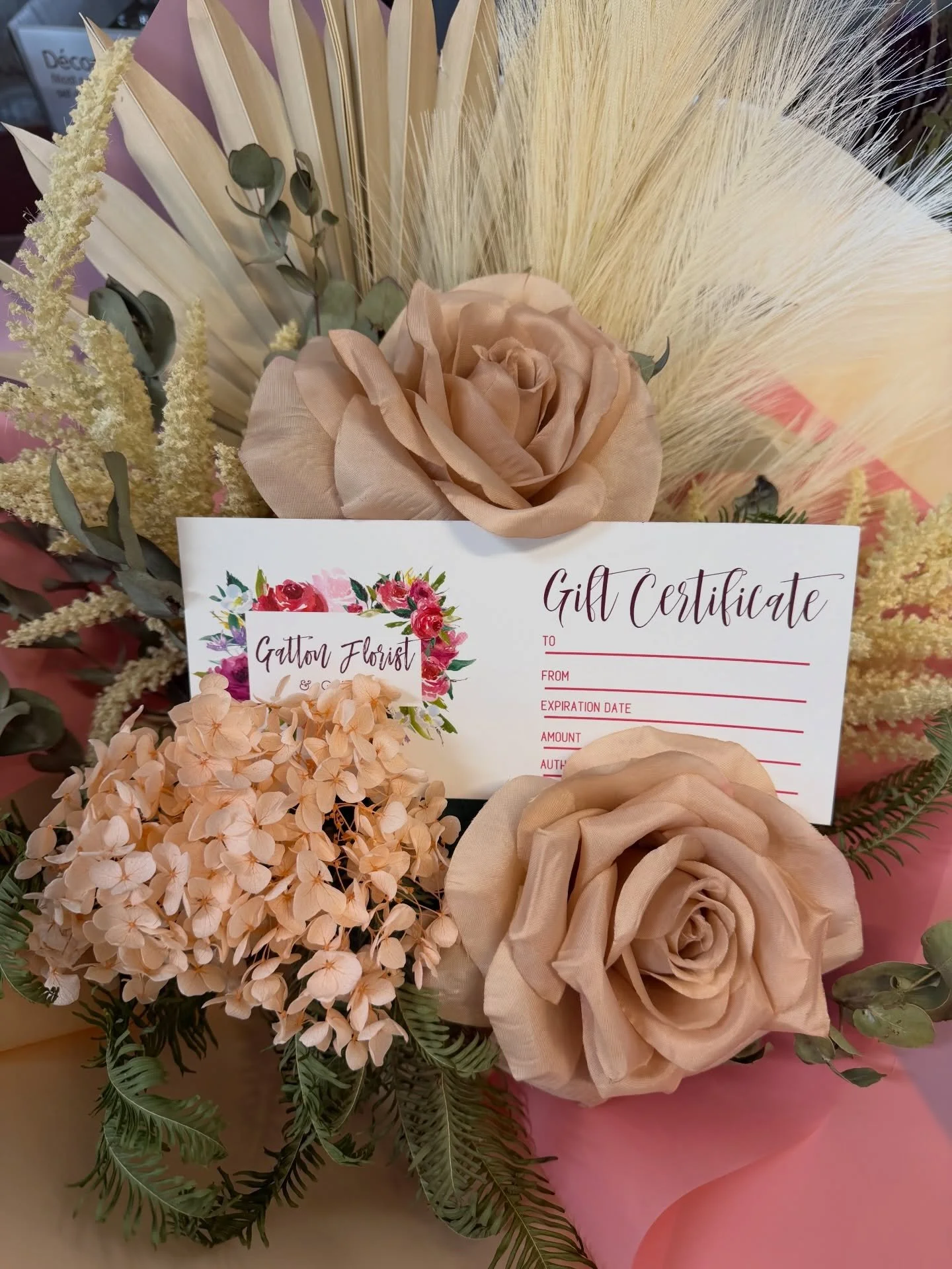 Still searching for the perfect gift?
A Gatton Florist gift voucher is thoughtful, easy and always appreciated 🎄✨
Perfect for last-minute gifting and redeemable on fresh flowers, plants and gorgeous giftware.