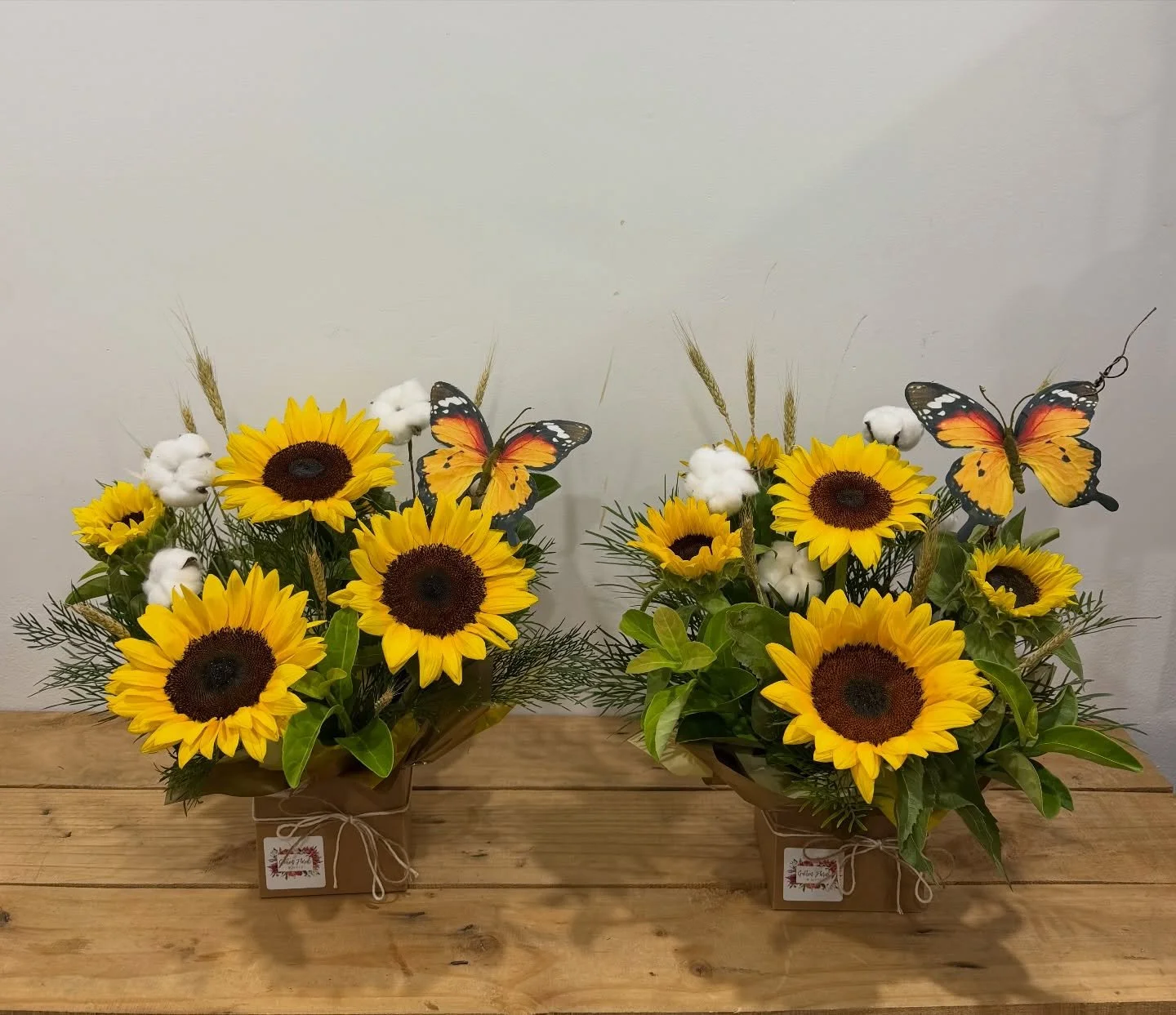 Fun, Custom Arrangements to celebrate a beautiful ladies 21st Birthday 🌻 🫶

Reach out to arrange a custom floral design, thoughtfully created to suit your style and moment.