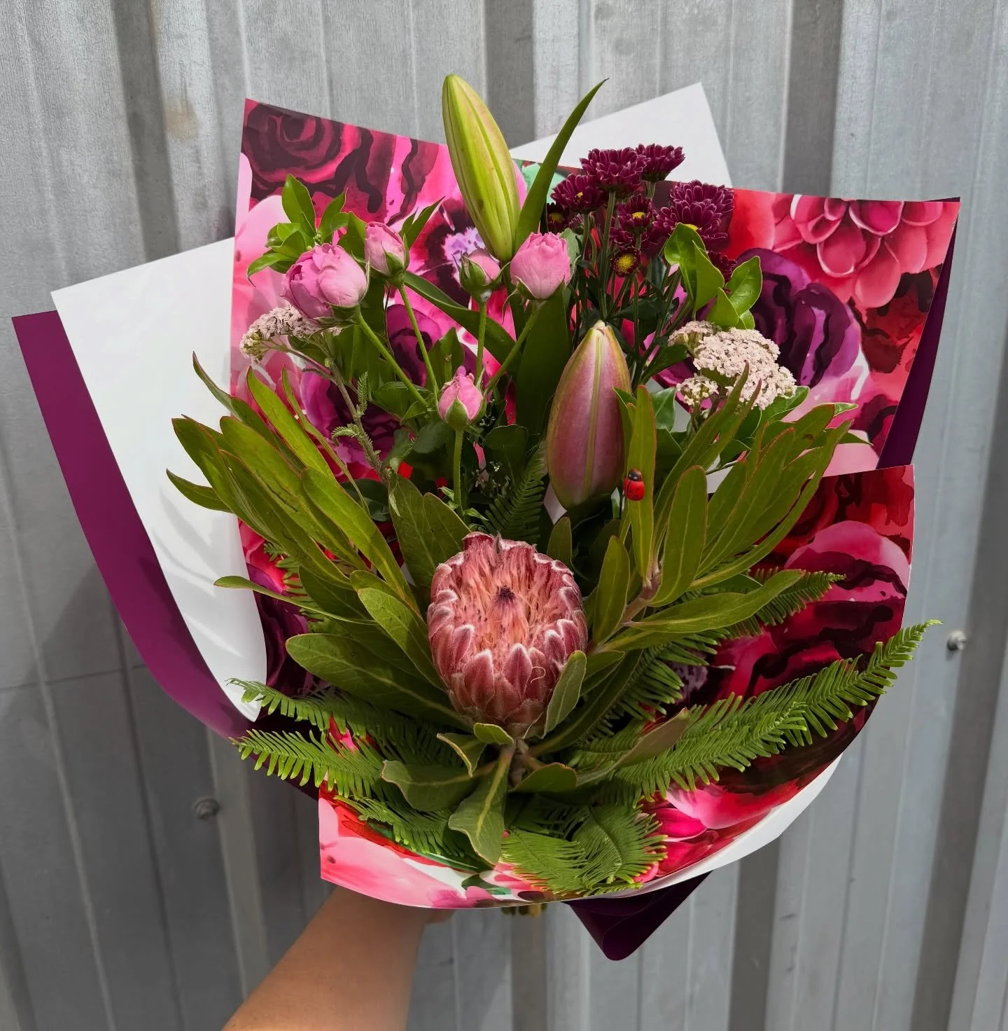 Happy Monday Flower Lovers 💐 

This week&rsquo;s posy of the week is a beautiful combination of Chrysanthemums, Oriental Lilies, Spray Roses, a Protea, Achillea, Moch Orange and Umbrella Fern Foliages. $35 a posy. 

Our Weekly Posy Special featuring