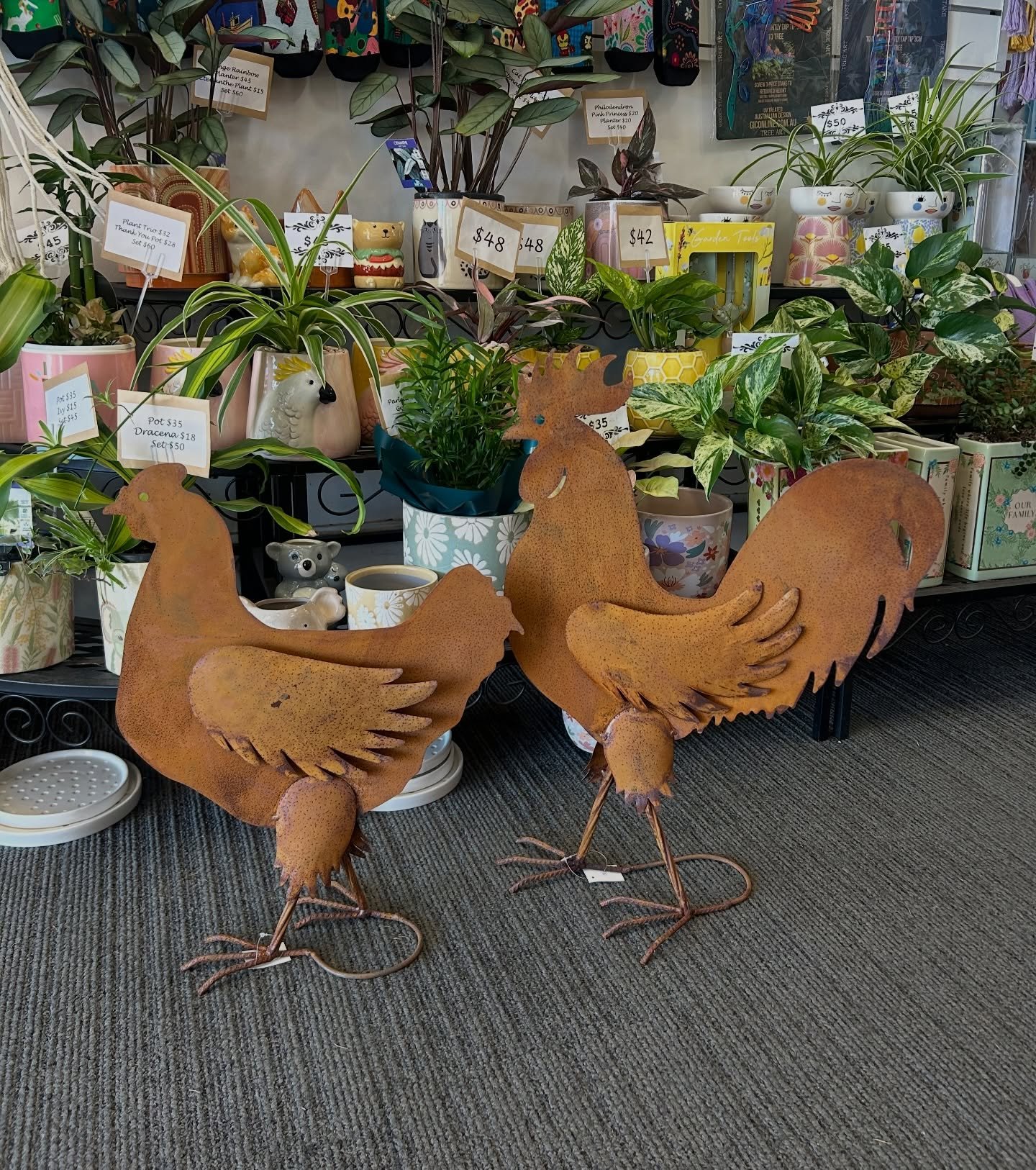 Little things that make a garden feel like home 🤎 🪴 
A fresh restock of garden rust ornaments and pots is waiting in store.
Pop in and find your perfect match.
