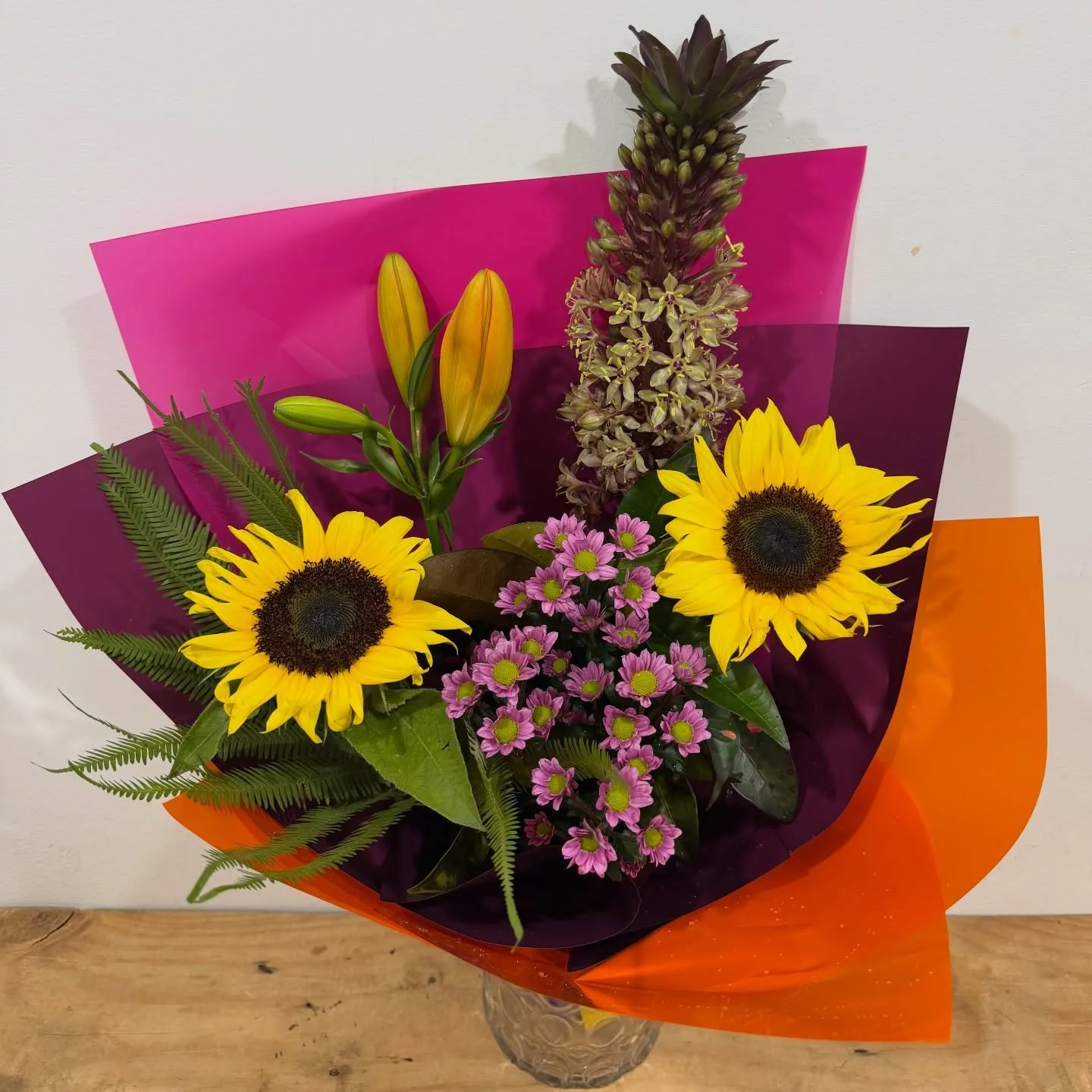 Happy Monday Flower Lovers 💐 

This week&rsquo;s posy of the week 
is a beautiful combination of Bright Blooms. A stunning Pineapple Lily, Asiatic Lily,  Sunflowers, Chrysanthemums, Umbrella Fern and Croton Greenery. $35 a posy. 

Our Weekly Posy Sp