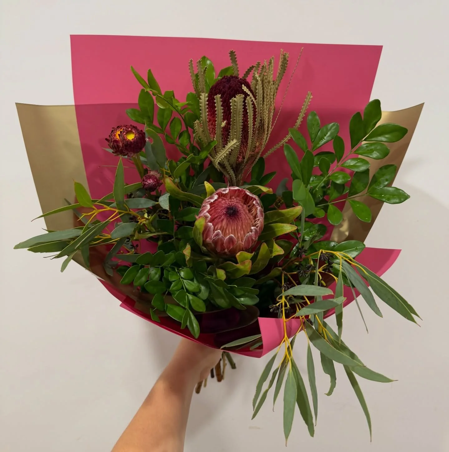 Happy Monday Flower Lovers 💐

Our Weekly Posy Special featuring beautiful, seasonal, fresh blooms giving you the best bang for your buck! They are the perfect size to brightens someone&rsquo;s day or your own. 💐

This week&rsquo;s posy is a Beautif