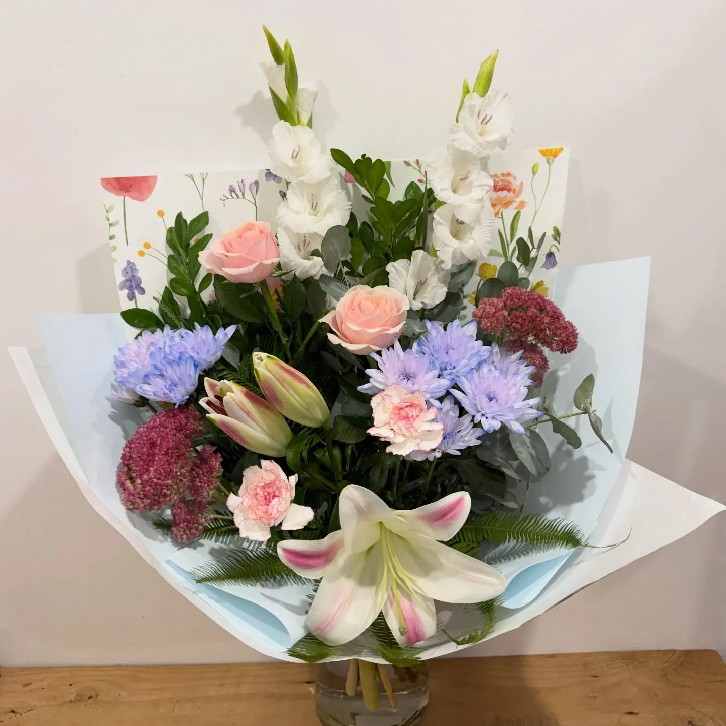 A little Friday beauty for your feed ✨
Fresh flowers, soft tones &amp; all the good vibes.

The shop is looking extra pretty today&hellip; and it smells even better 😍

Pop in and treat yourself (or someone else 😉)

🏡 12 Railway Street, Gatton, Q


