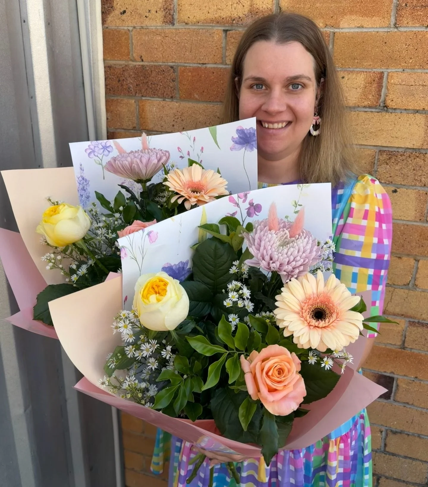 Happy Monday Flower Lovers 💐

Happy Easter week !! 
This week&rsquo;s posy is a Super cute Posy featuring a Disbud decorated as a bunny, a Gerbera, Roses, Easter Daisy, Viburnum and Moch Orange Foliage. $35 a posy. 

As usual, our Posies will be ava
