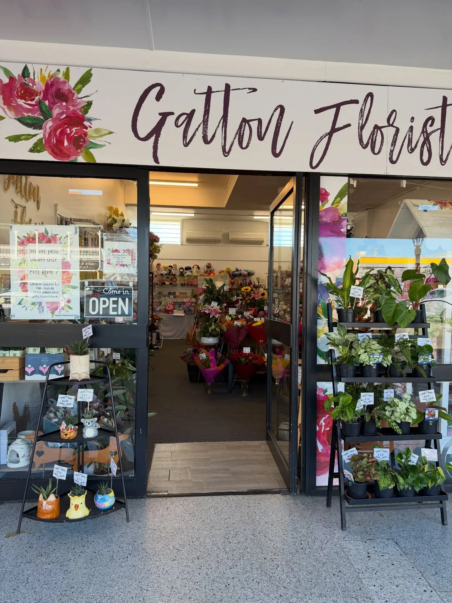 It&rsquo;s a full, flower-filled Friday over here 🌿✨

Last day of the week to get your GFG fix. The orders are heading out, our shelves are restocked and we have plenty of fresh blooms still waiting for you.

🚚 Order by lunchtime for Same day, Gatt