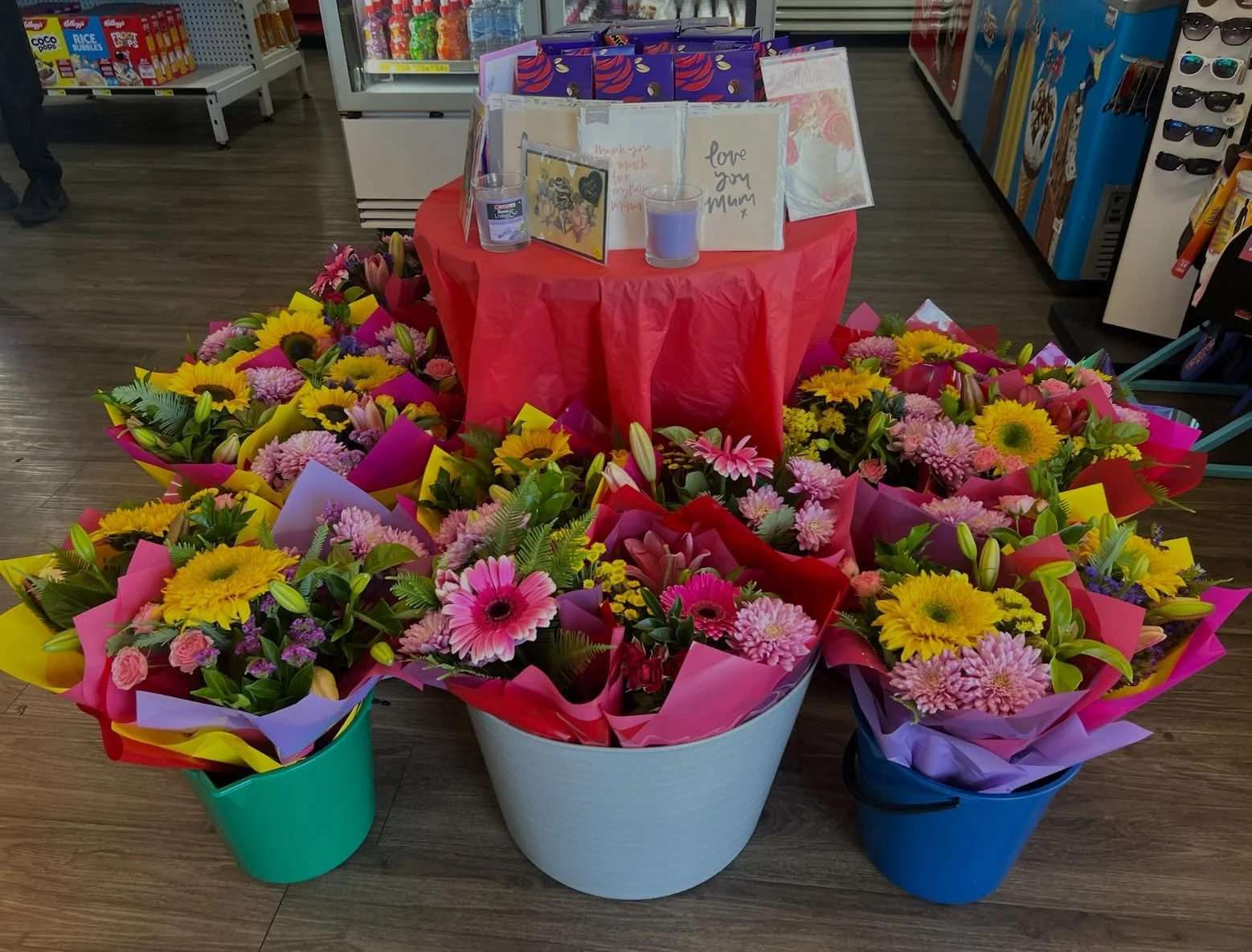 Hey Toowoomba Flower Friends, Did you know you can grab our beautiful flowers from our cousins at Gowrie One Stop Convenience Centre 💕 What a beautiful display.