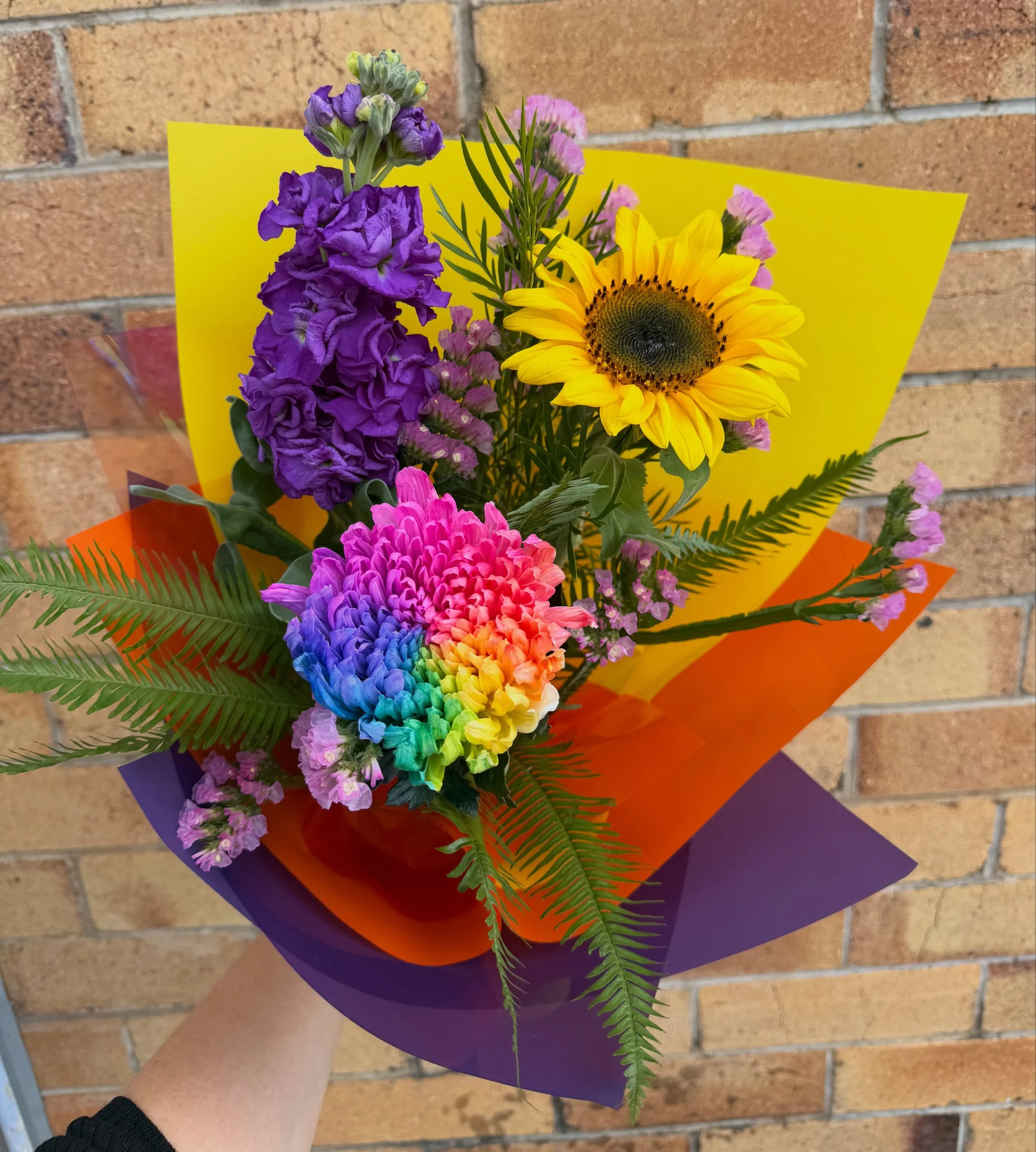 Happy Monday Flower Lovers 💐

This week&rsquo;s posy a beautiful combination of Bright Blooms, featuring a Rainbow Disbud,  Fragrant Stock, a Sunflower, Statice, Steno and Umbrella Foliage. $35 a posy. 

Our Weekly Posy Special featuring beautiful, 