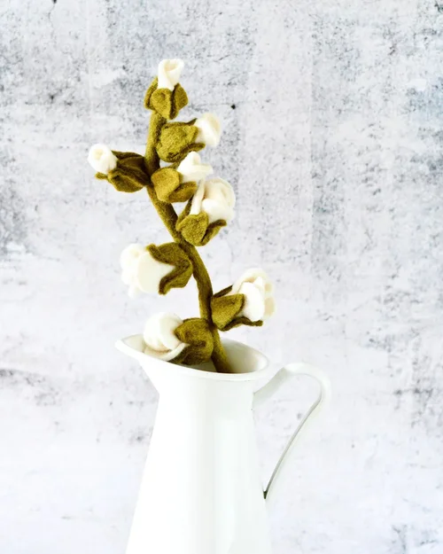 FELT WHITE BLOSSOMS