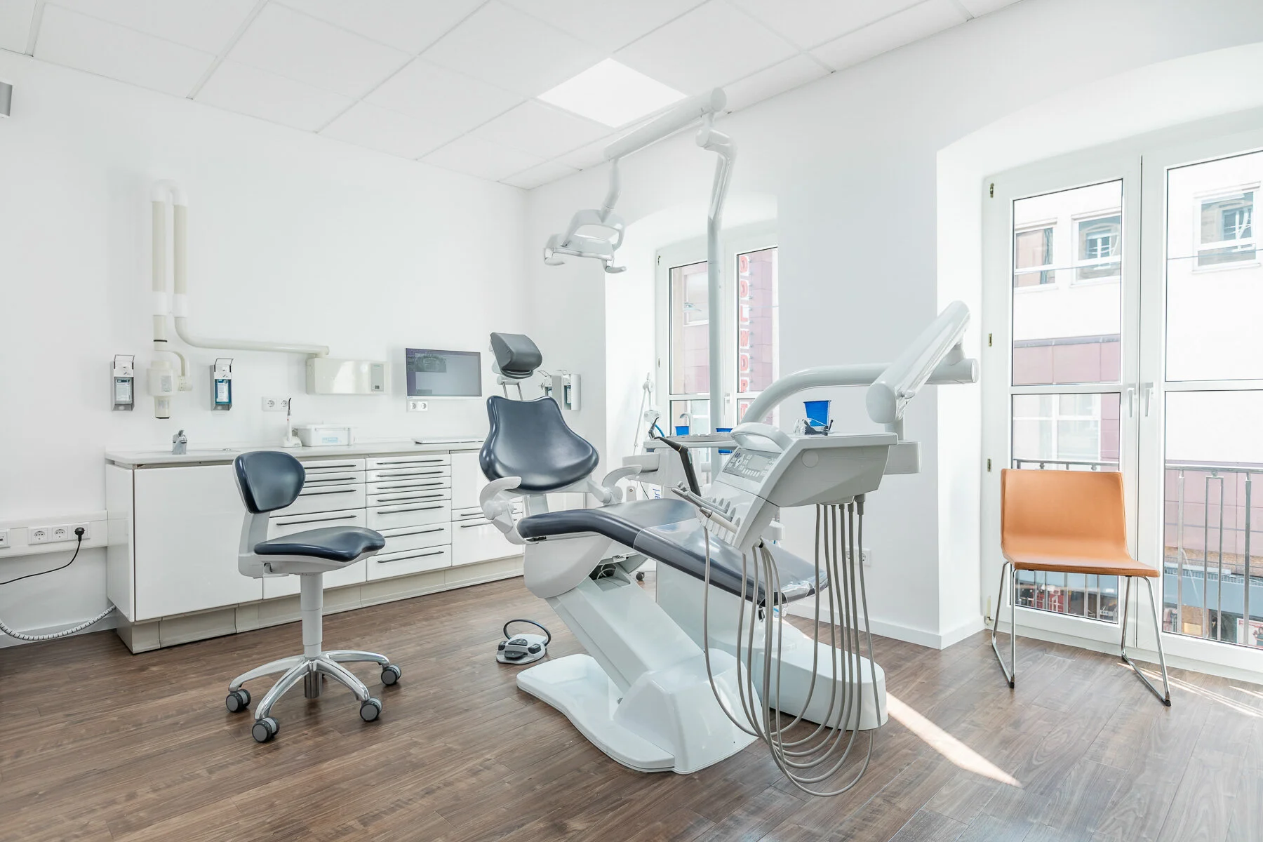Zahnarzt-Praxis-Doerthe-Fischer-Wuerzburg-modern-technik-1103-HDR-2.jpg