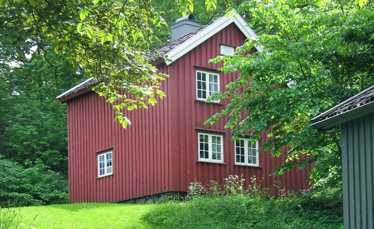 I dette huset fra husmannsplassen Hesthagen i Holt i Tvedestrand vokste Knud Knudsen opp. I dag tilhører husmannsstua Aust-Agder kulturhistoriske senter i Arendal. Foto: Karl Ragnar Gjertsen.