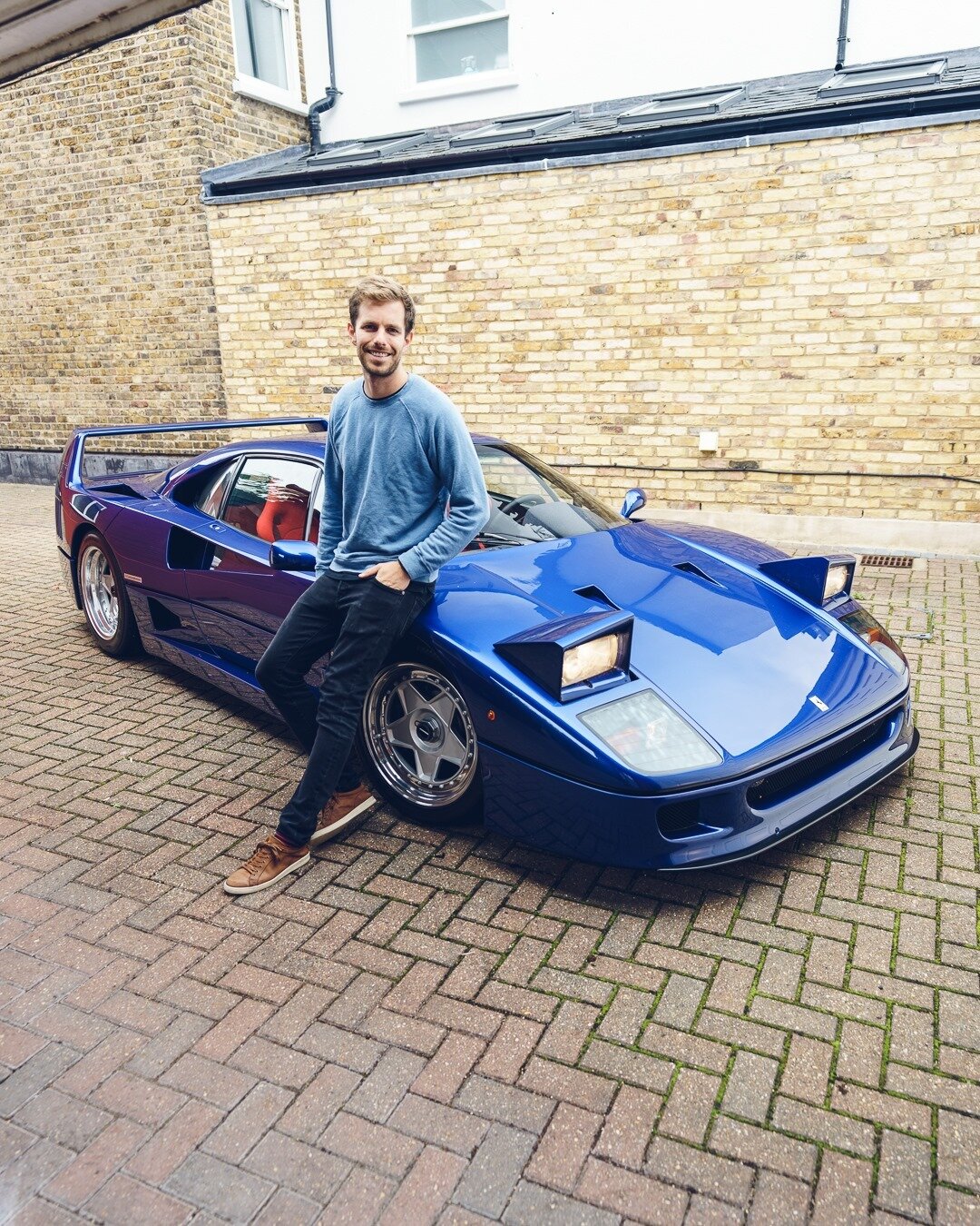 I realised the other day I haven't done a review of the 40. Well head over to my youtube channel and go have a watch. I took a version of this photo and realised something was missing. A minute later POP UP LIGHTS!!😂

#ferrari #f40 #ferrarif40 #supe
