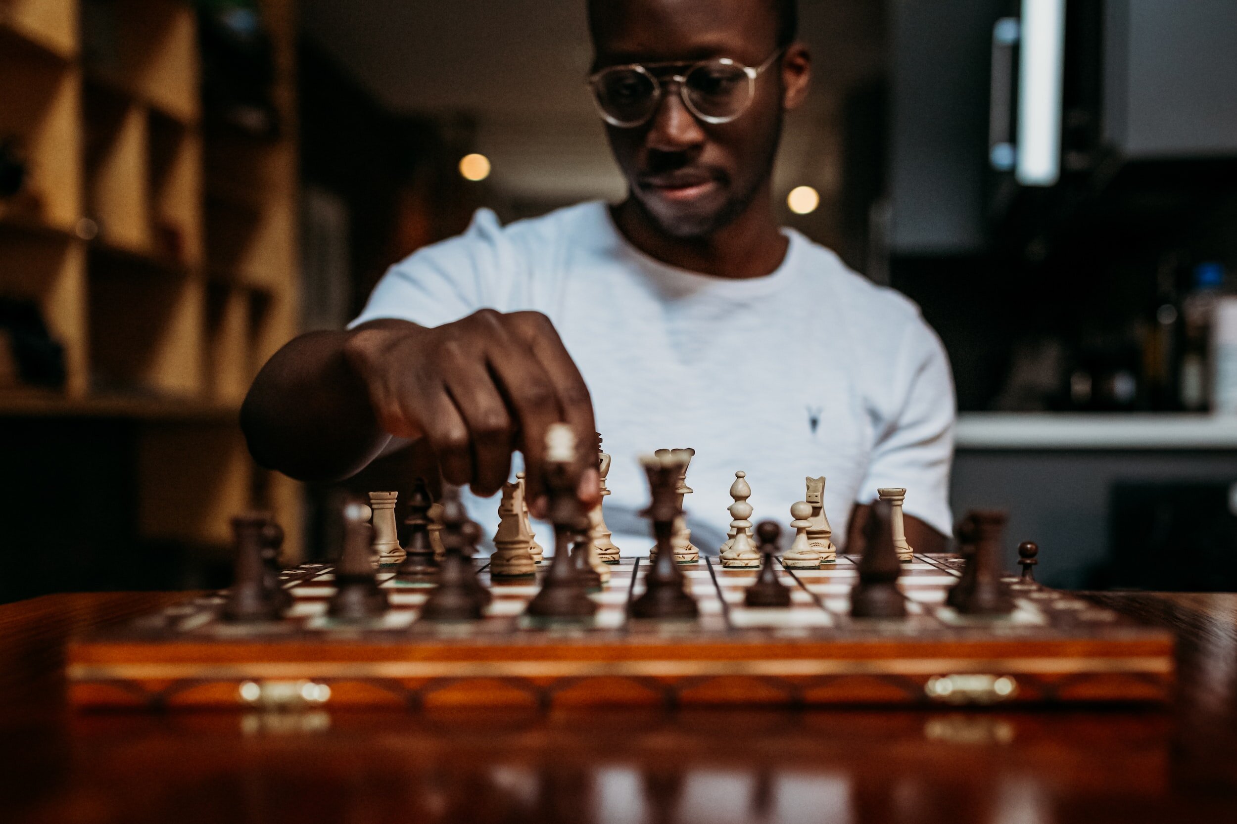 Can a street chess player who plays for money win against