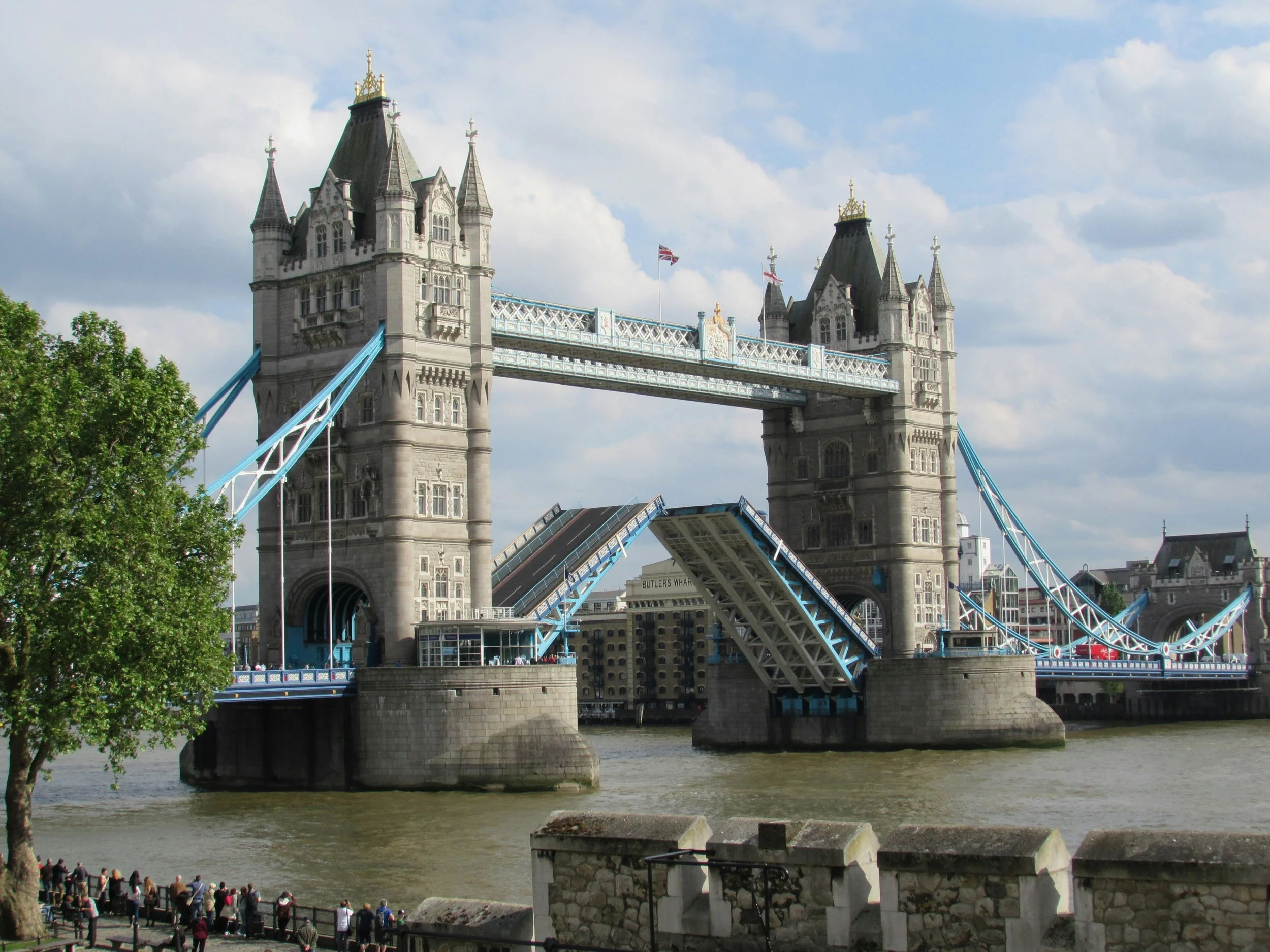 I Met a Man on the London Bridge Riddle—Answer and Explanation — Mashup ...