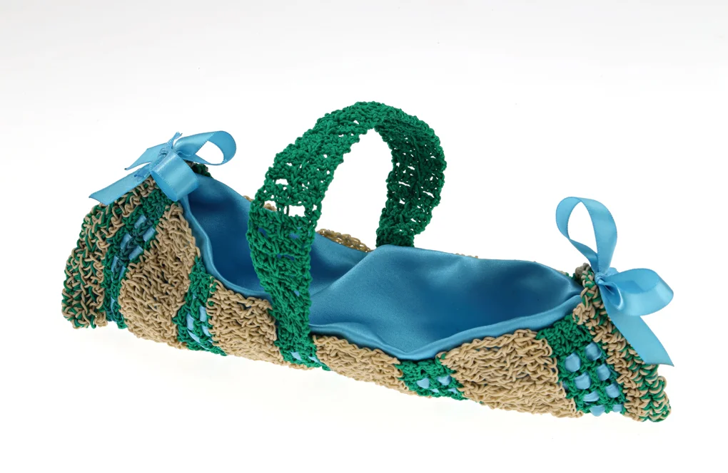 Nadia Myre_Panier_basket.jpg