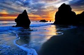 El Matador State Beach, California. Image via craigwolf.com .