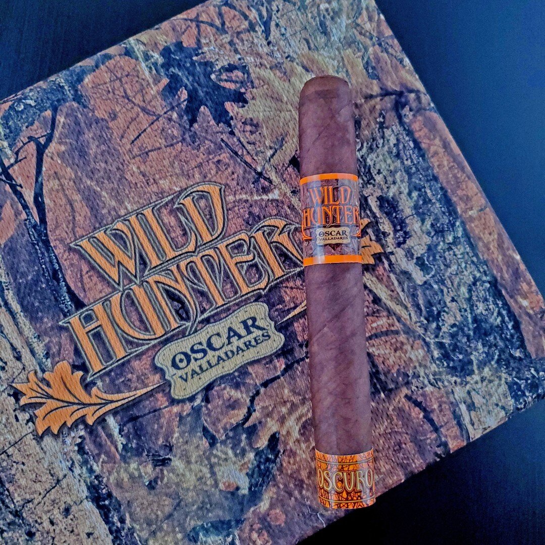 Oscar Valladares Wild Hunter Oscuro
Wrapper:Honduran Oscuro
Binder: Honduran
Filler: Honduran
Blended to perfection with tobacco grown on Oscar's Entrada a Copan and El Paraiso farms in Honduras, The Oscuro is distinguished by its dark, oily wrapper 