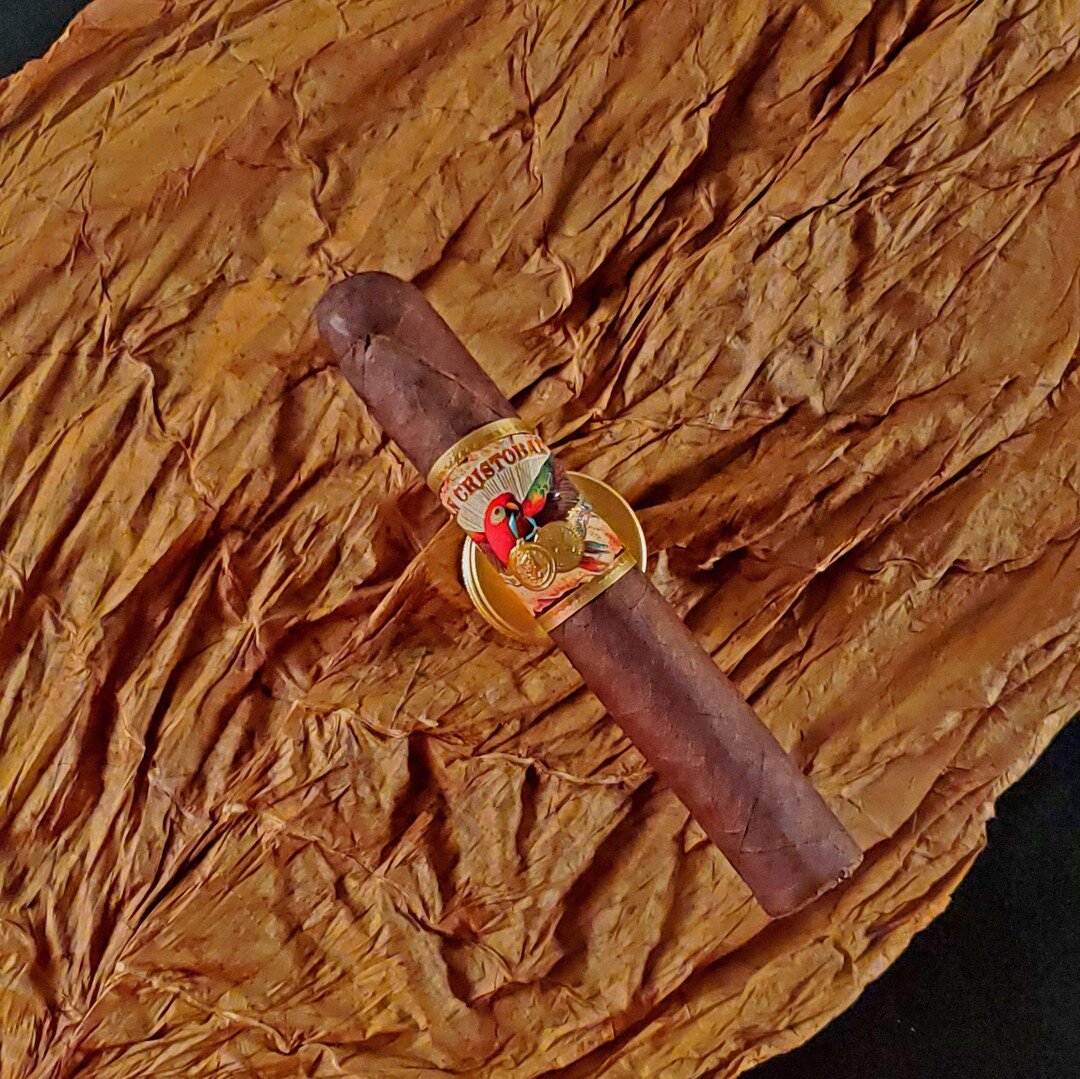 The rich dark Oscuro wrapper grown in Nicaragua embraces a full-bodied interior of  Nicaraguan binder and filler tobaccos. Tasting notes of espresso beans, dark chocolate, walnuts, and black cherries. Savor the original, bold and ultra-refined San Cr