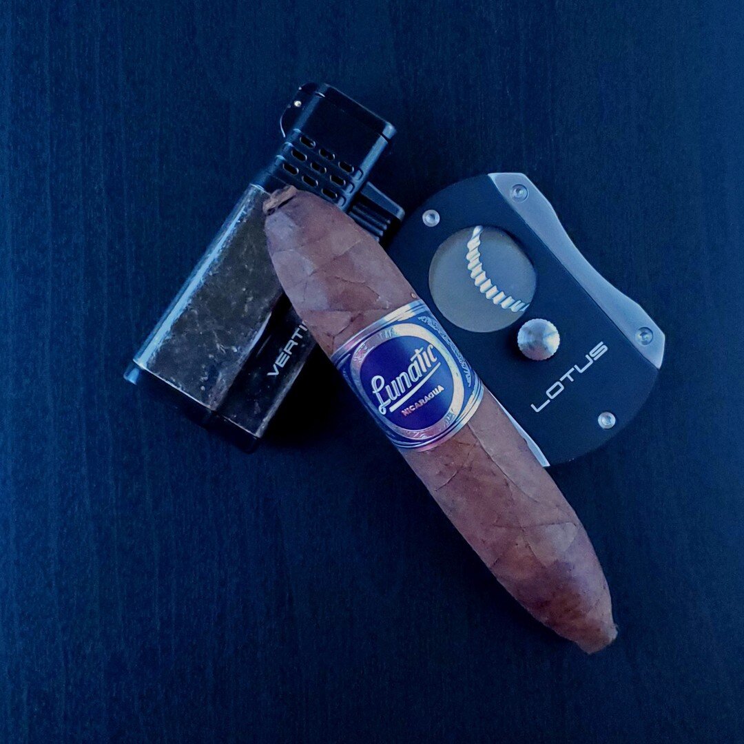 JFR Lunatic Loco
Wrapper: Nicaraguan Corojo Shade Grown Maduro (Jalapa)
Binder: Nicaragua
Filler: Nicaragua
Length: 4.75&Prime;
Ring Gauge: 60
 It was sweet and spicy.with a little leather and earthiness, full-bodied.
#jfr #aganorsa #jfrcigars #agano