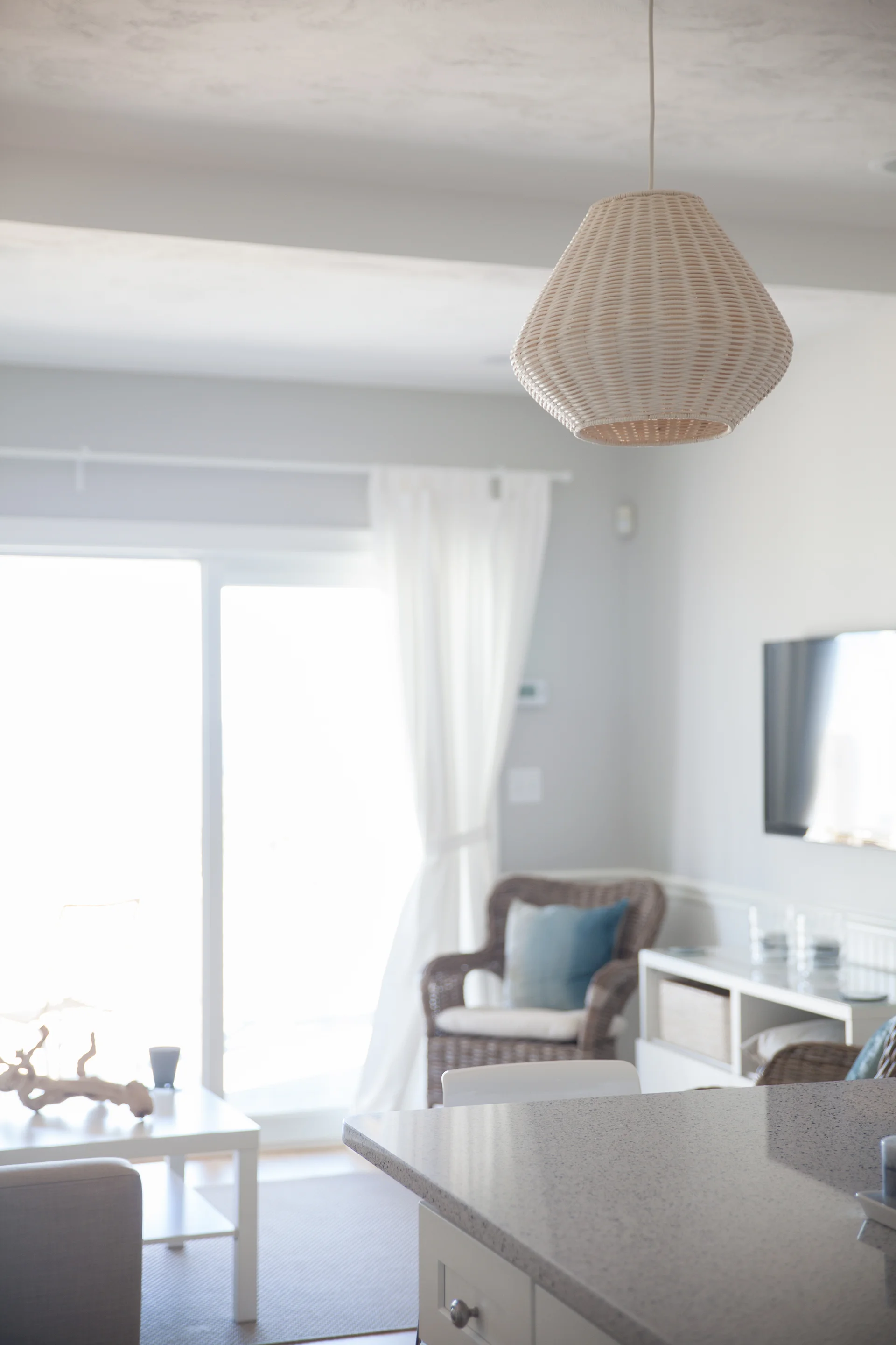joe-interiors-beach-house-living-design1.jpg