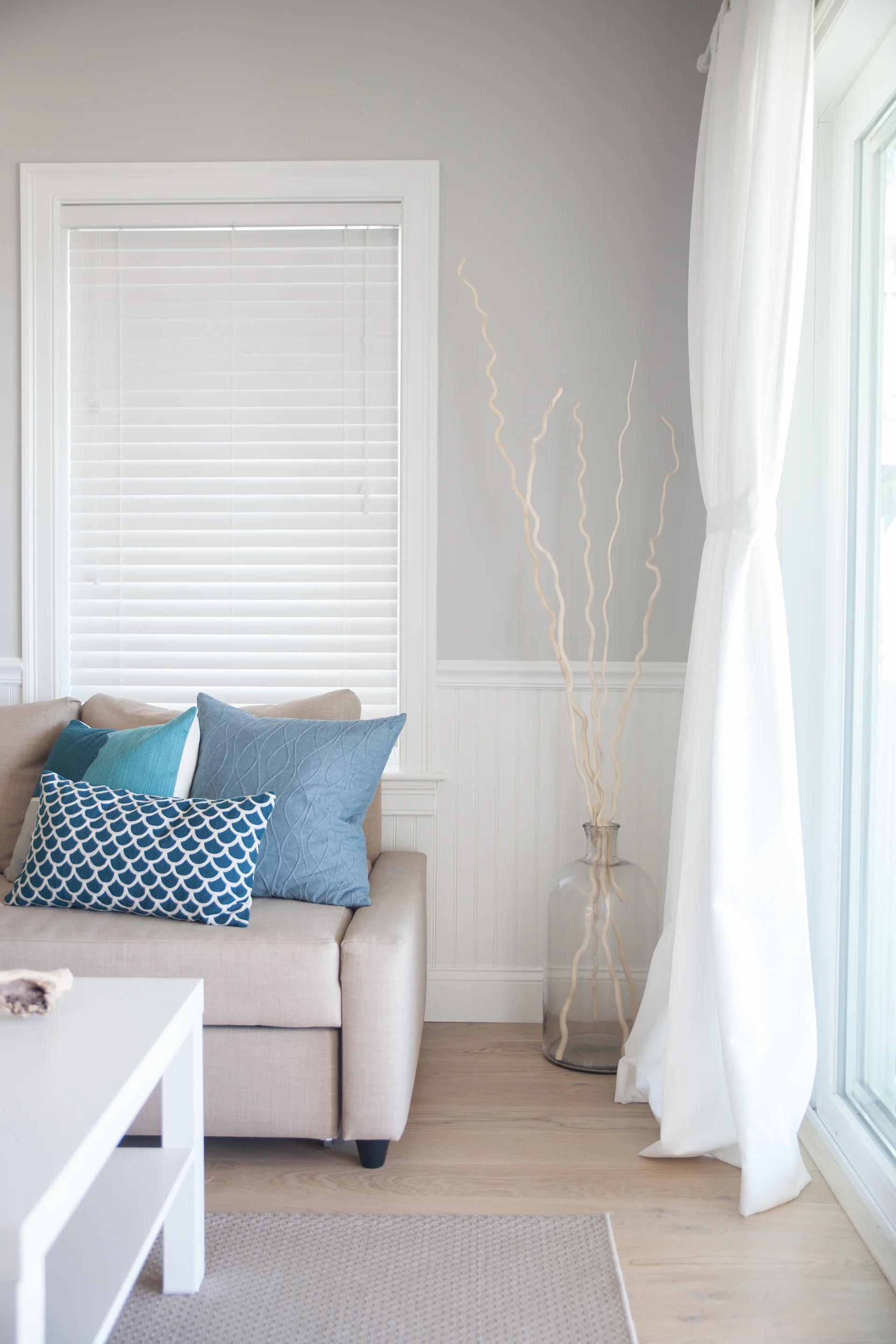 joe-interiors-beach-house-living-design11.jpg