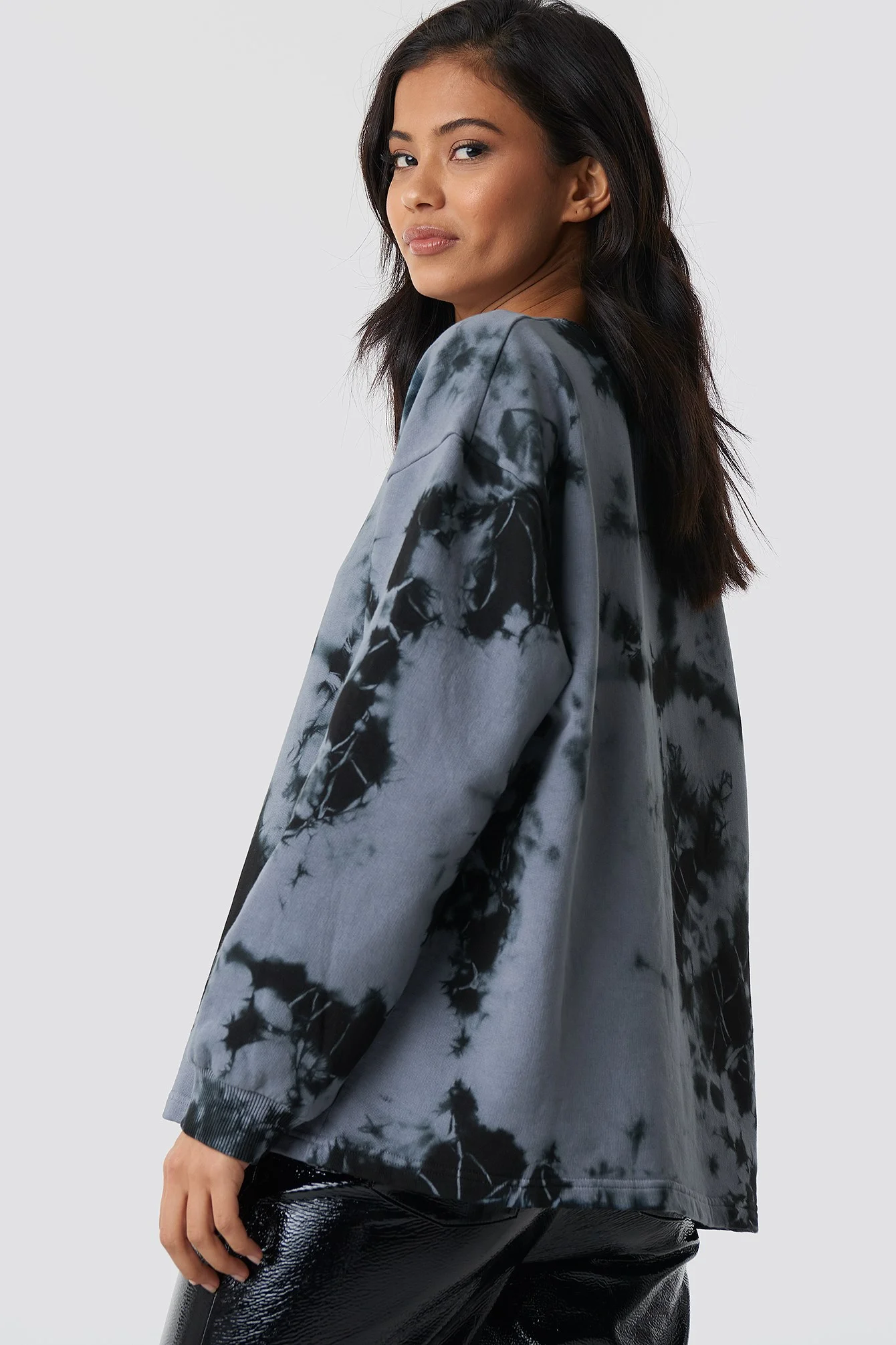 nakd_abstract_print_sweatshirt_1100-001308-0192_02b.jpg