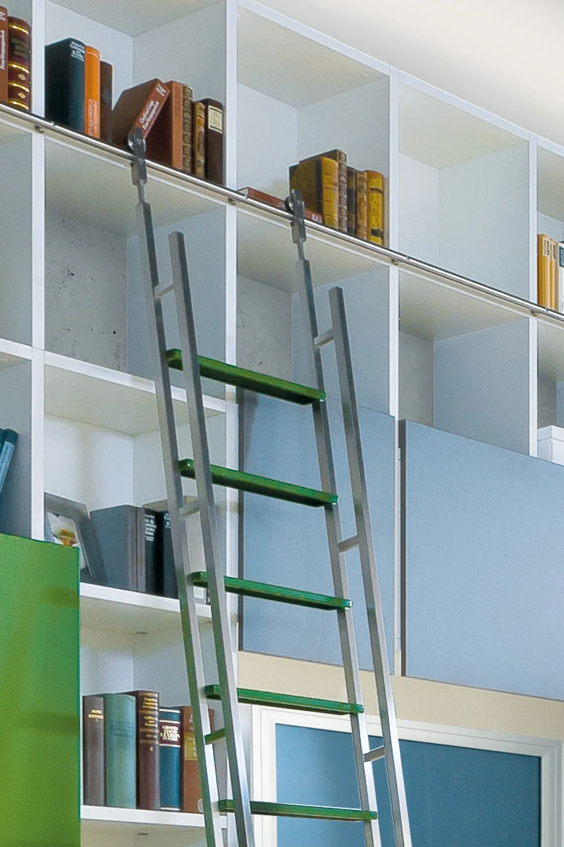 MWE_SL.6003.AK_TelescopingLadder_PowdercoatedSteps_2.jpg