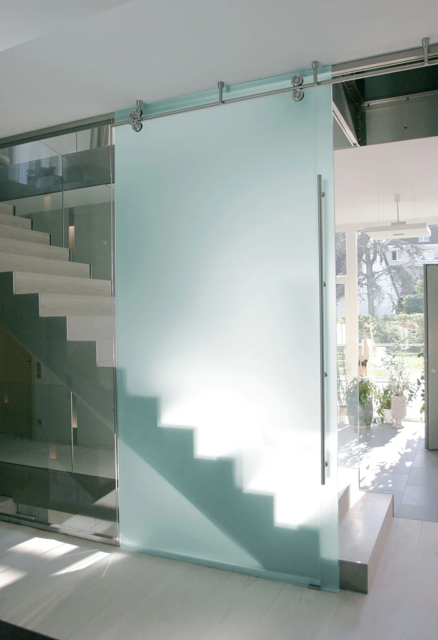 MWE_Twin_CeilingMounted_glassDoor.jpg