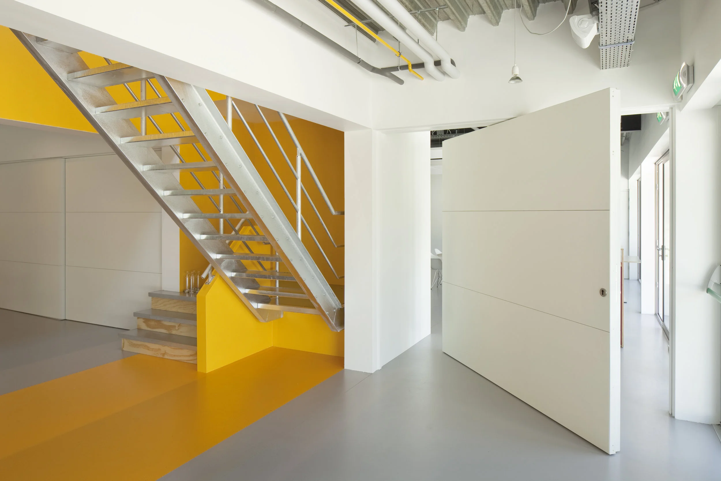 205.PivotDoor_Doorn-1.jpg