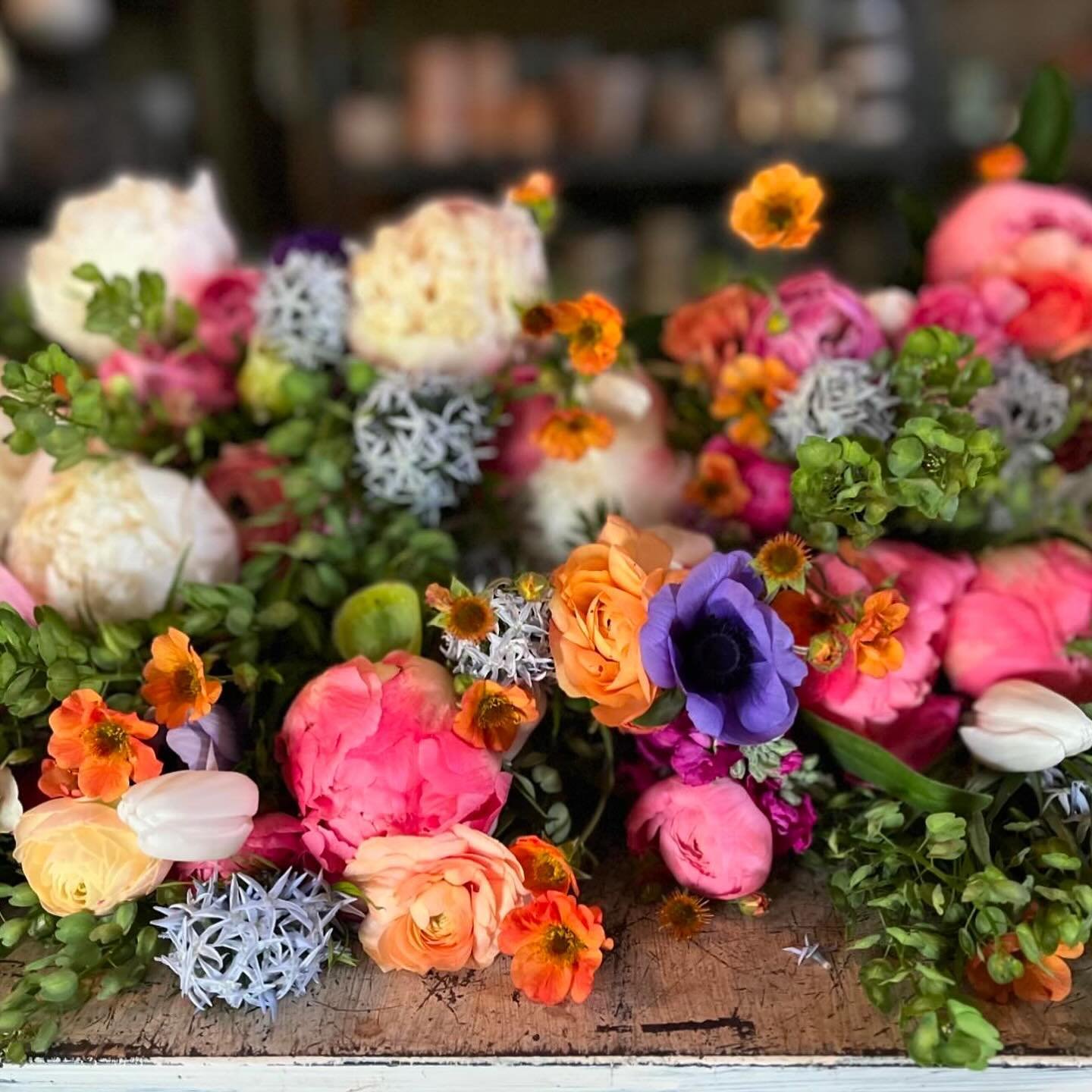 Mothers Day preorders are live online! Limited quantities- peonies, snaps, ranunculus and other spring beauties 😍 @workskennettsquare or farm pickup selection at checkout ❤️ #brandywinevalley #pagrown #chestercountypa