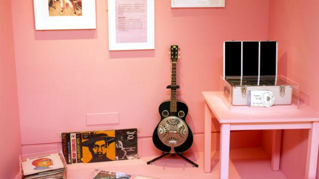 Cherry, her favourite gitar