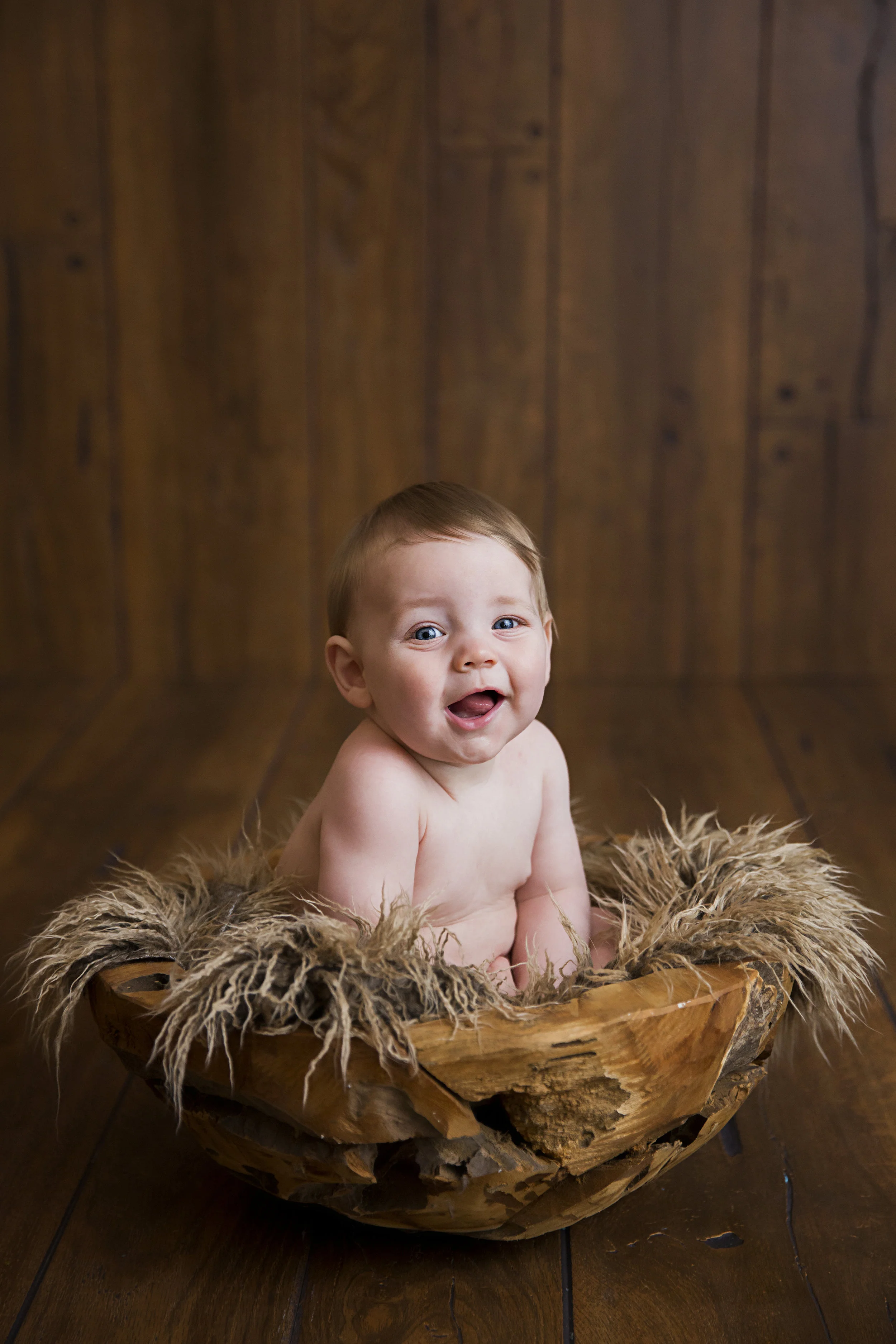"Lindsey is so fun to work with! She was super sweet with my son and made him smile, even though he probably needed a nap lol Her studio is very nice and her photos are amazing. I would recommend her to everyone, every time." - Jonnie Dempsey