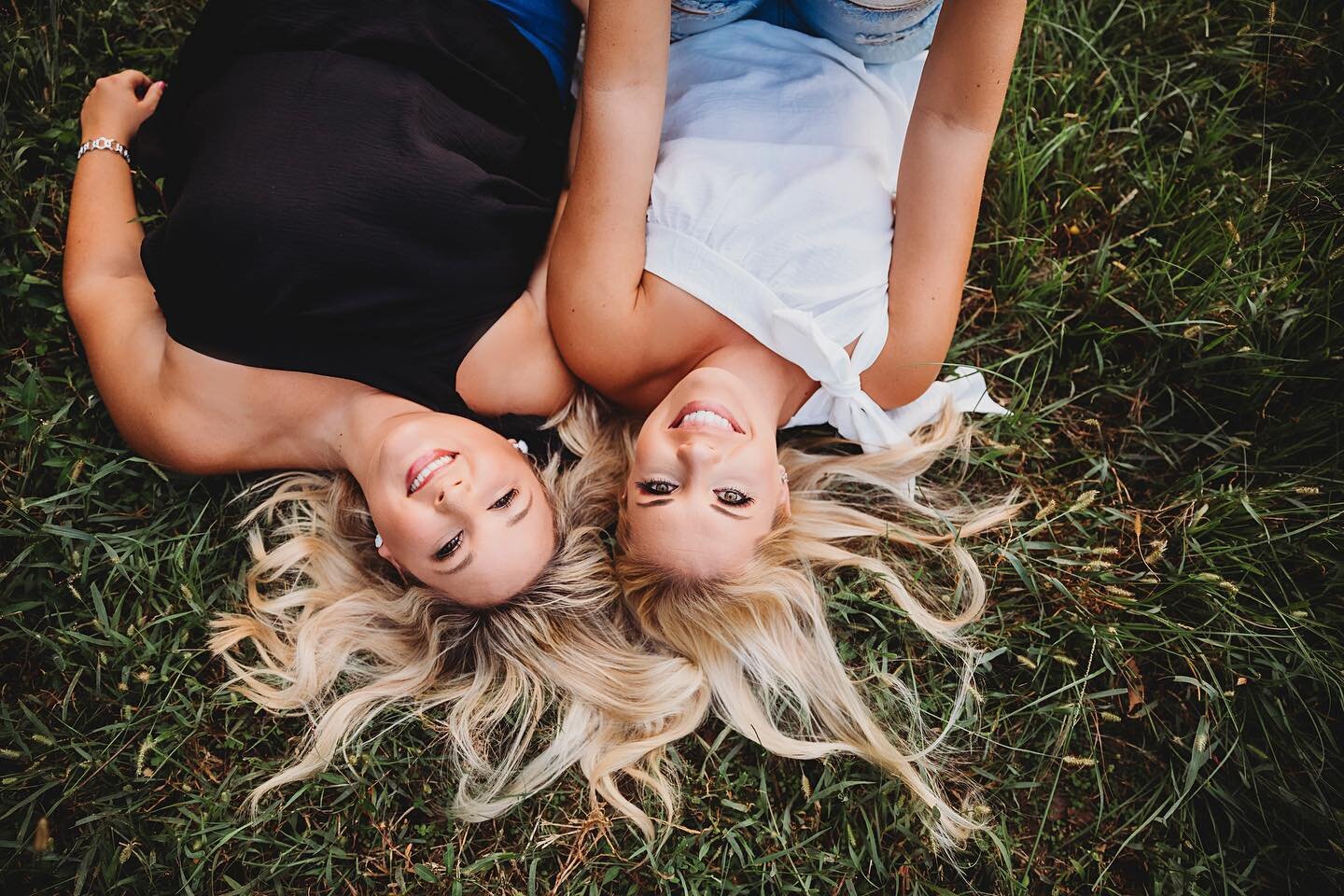 I am now a firm believer, that best friends (no matter what age) should have a session together! 🖤 I would LOVE to photograph an elderly bestie session too!  If you know someone, send them my way! 😎 #bestfriendgoals #bff #bestiesession
