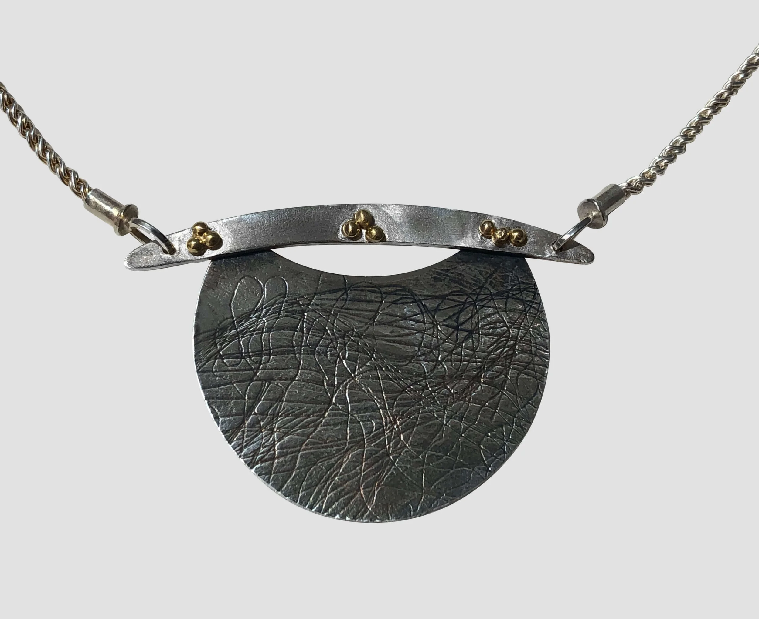 Capped Pendant with Granulation and Fabric Texture