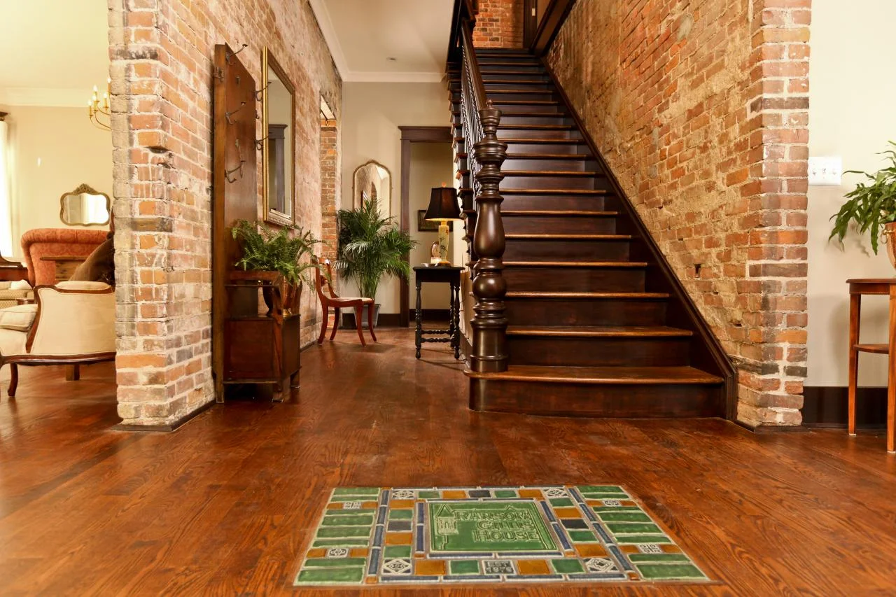 BP_HRARD-FH_Staircase-0211.jpg.rend.hgtvcom.1280.853.jpeg