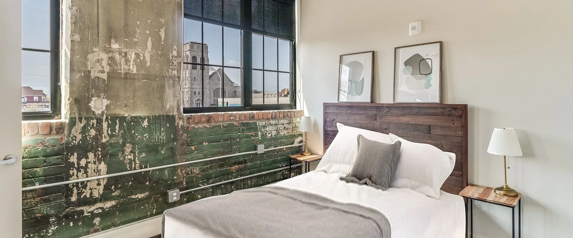 40-hague-detroit-loft-apartments-bedroom.jpg