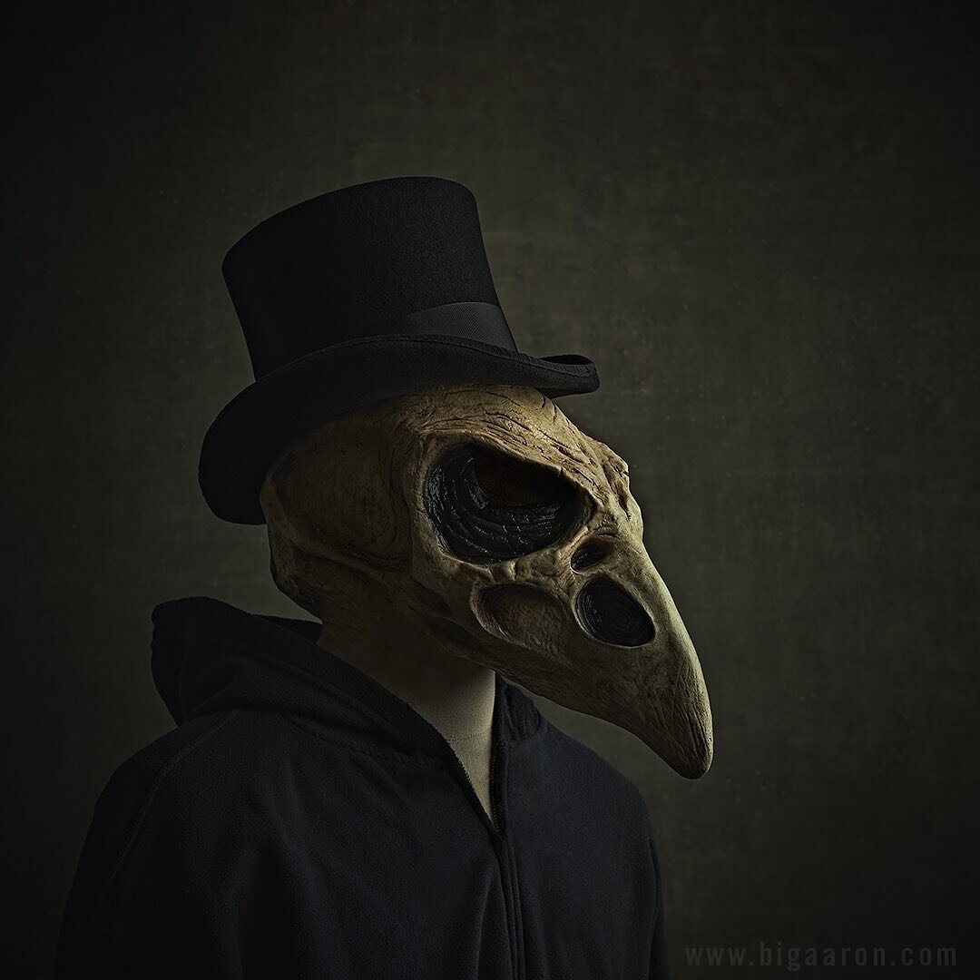 I have a reoccurring nightmare about plague doctors, went to my studio last night and shot this. Look out for this guy.
.
.
#covid_19 #plague #studio #nightmare #quarantine #quarantineandnochill #akcamacera #apocalypse2020 #gravitybackdrops #purdue #