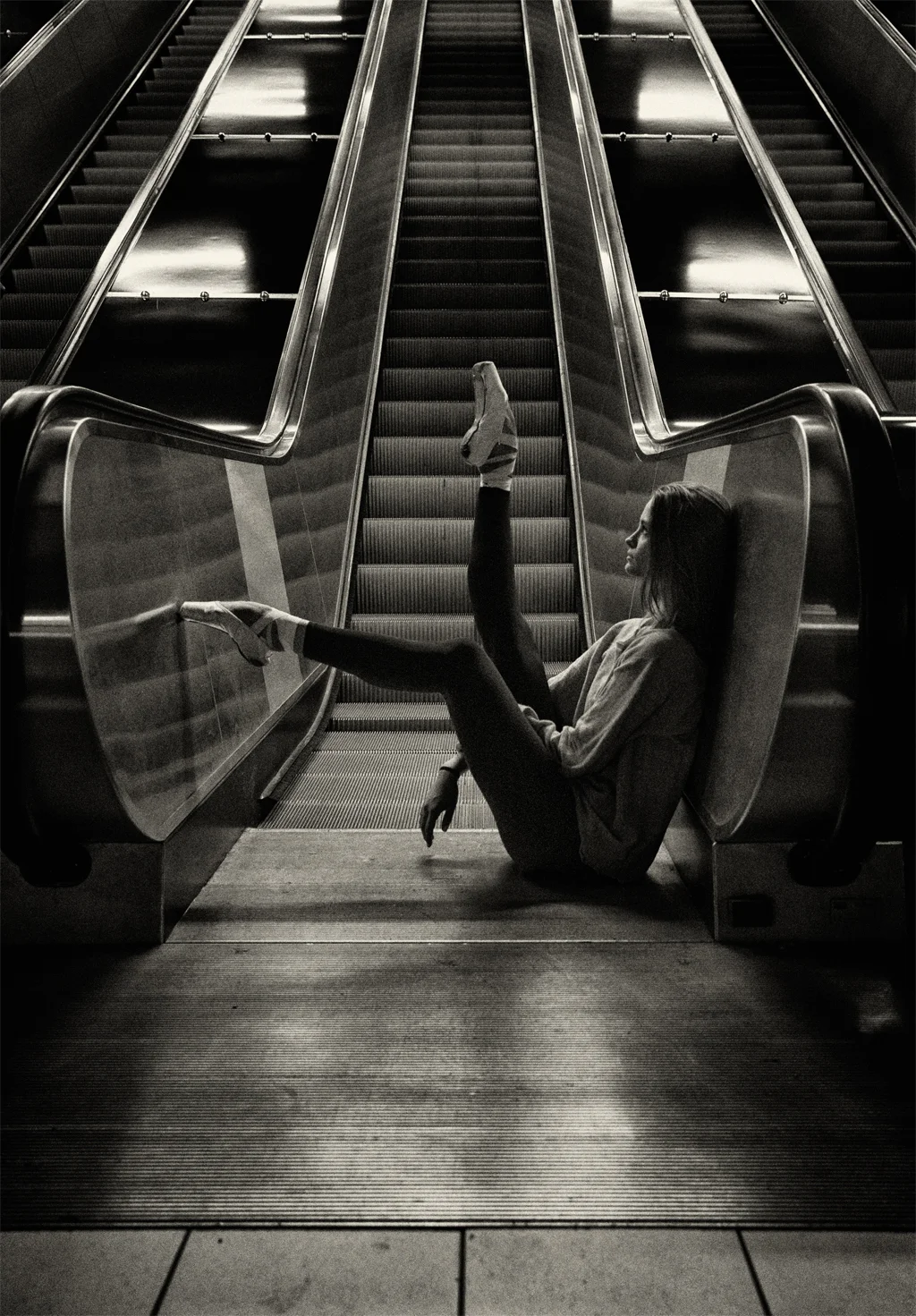 Ella Ballerina in the Subway_09.jpg