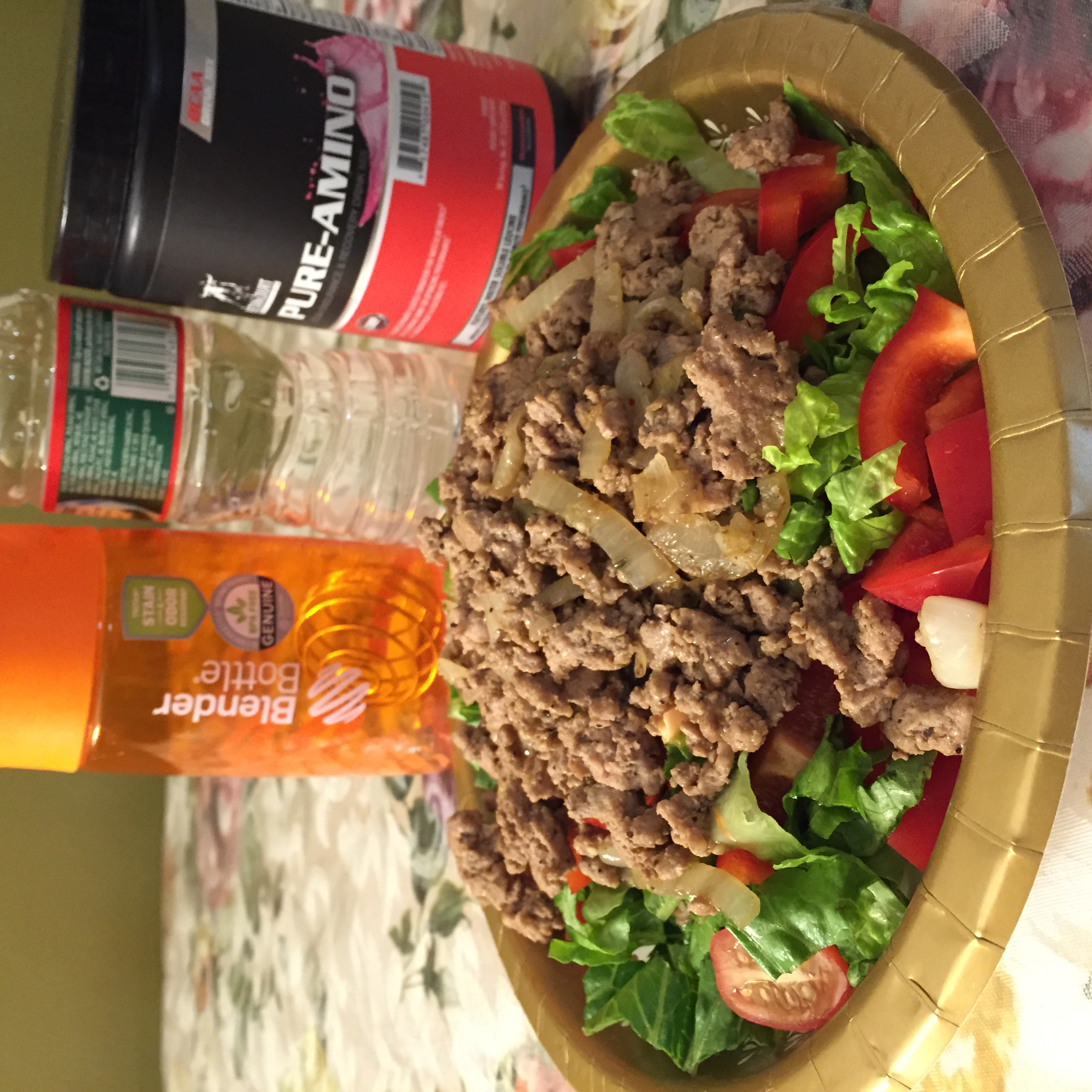 This here is 2 servings of 95% Lean Ground Turkey on a bed of thinly sliced lettuce, red bell peppers, and grape tomatoes... and yes I ate the WHOLE thing, guilt-free! Let me show you how to do it too!