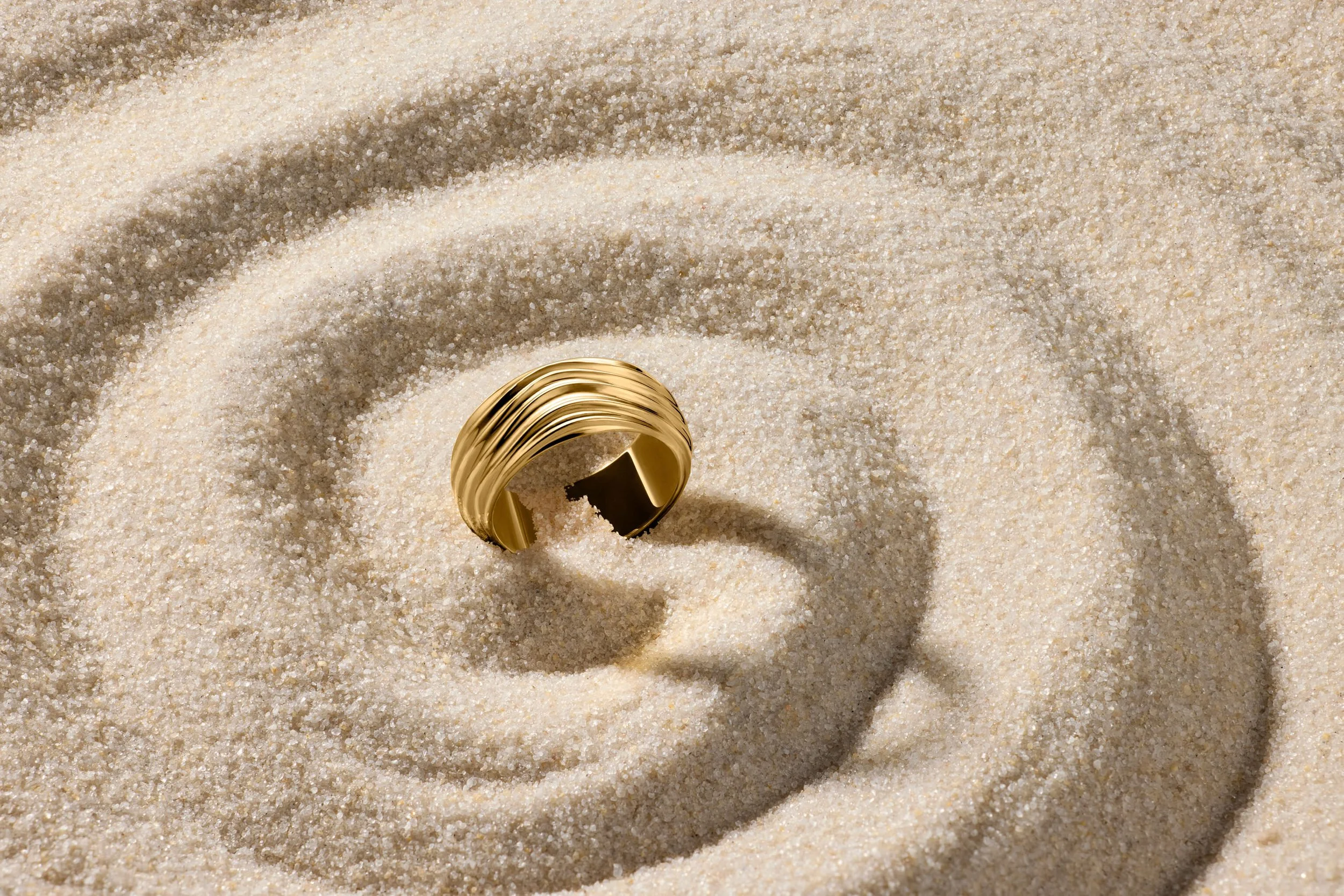1840417_Curve_Jewelry_Sand_AM_2026.jpg