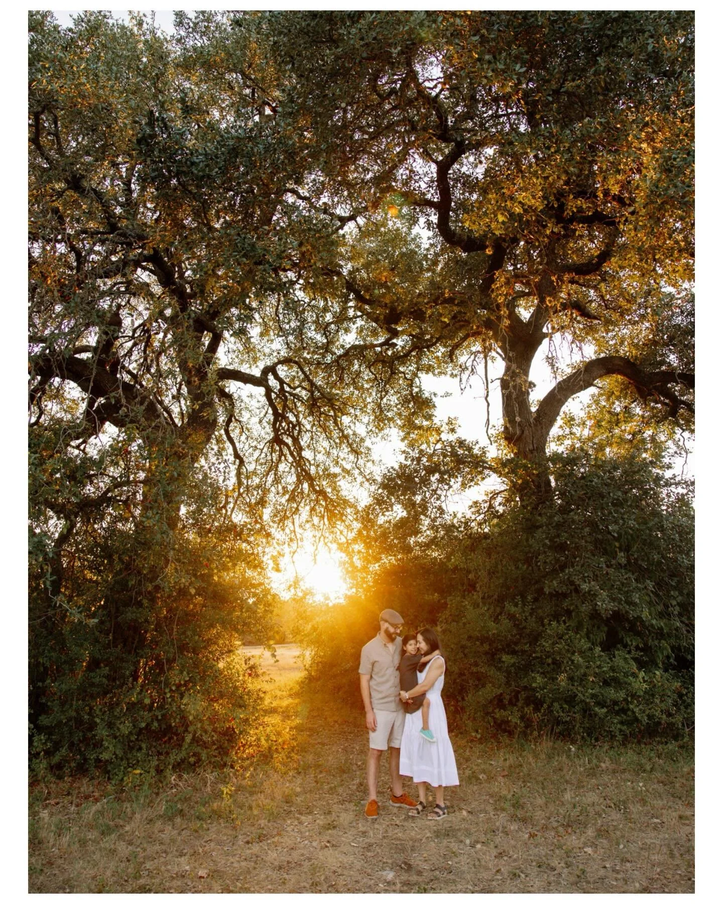 I may be MIA for the rest of the year. I&rsquo;m moving to my new home THIS WEEKEND!!! More details coming&hellip; but for now, enjoy this adorable family session I captured in Austin this Fall!