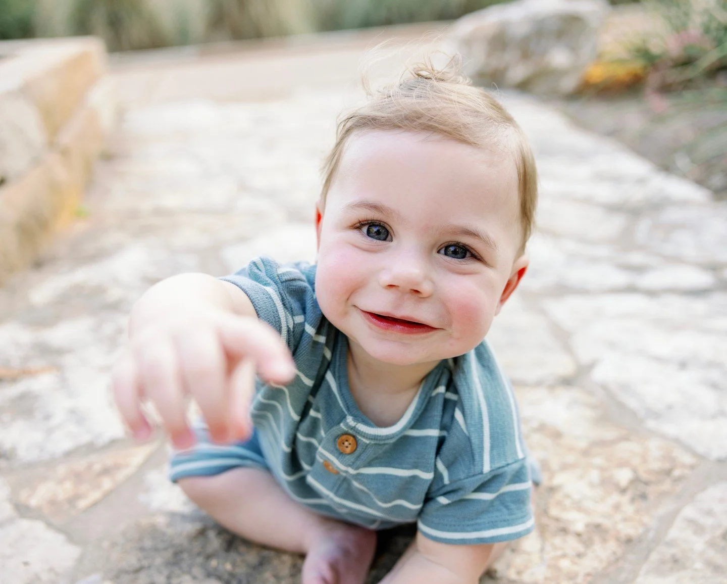 I don't know if you know this about me, but... babies love me. I attribute it to the fact that I know how to make all the silly noises and faces.  It's a gift.