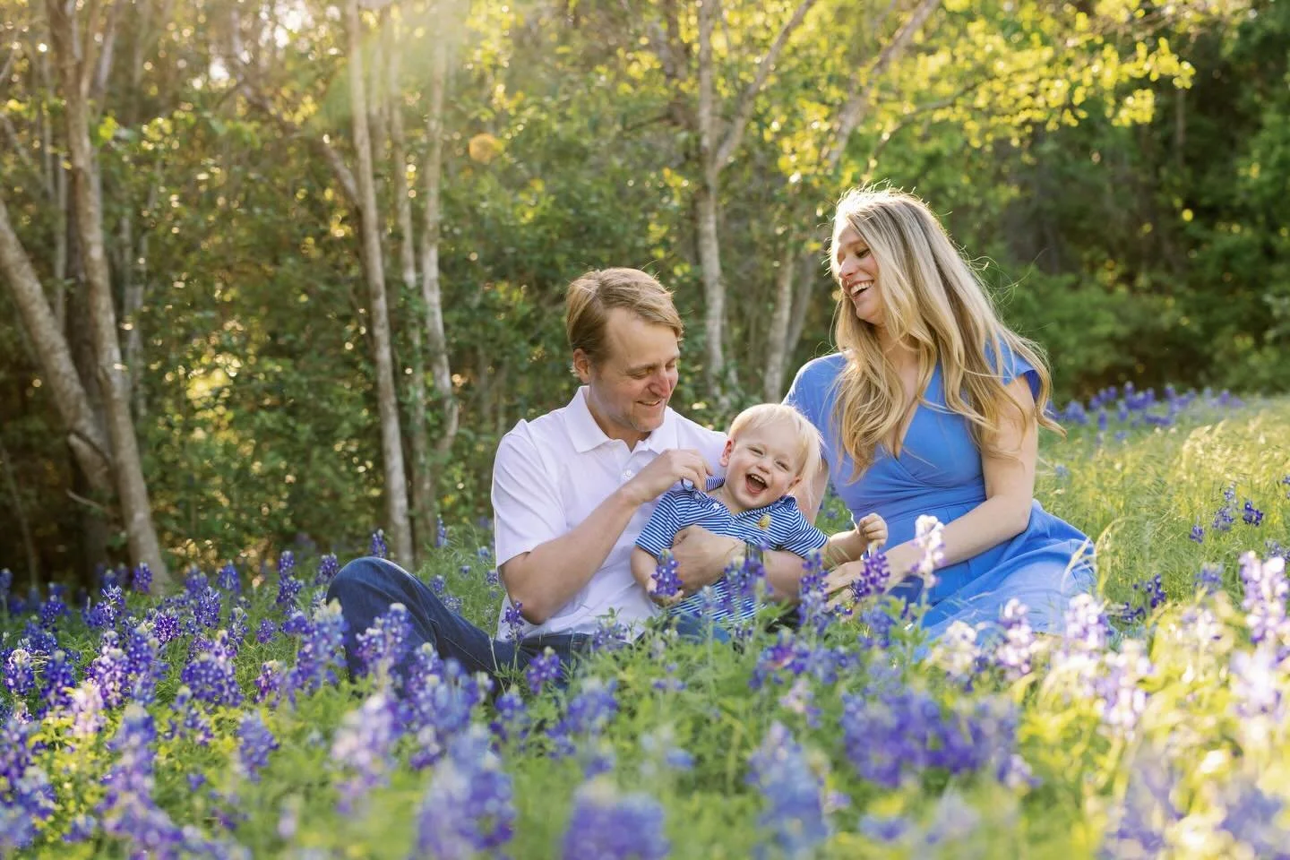 AUSTIN SPRING MINI SESSIONS ARE LIVE!! Use the link in my bio to book your session! www.melissaglynn.com/austin-mini