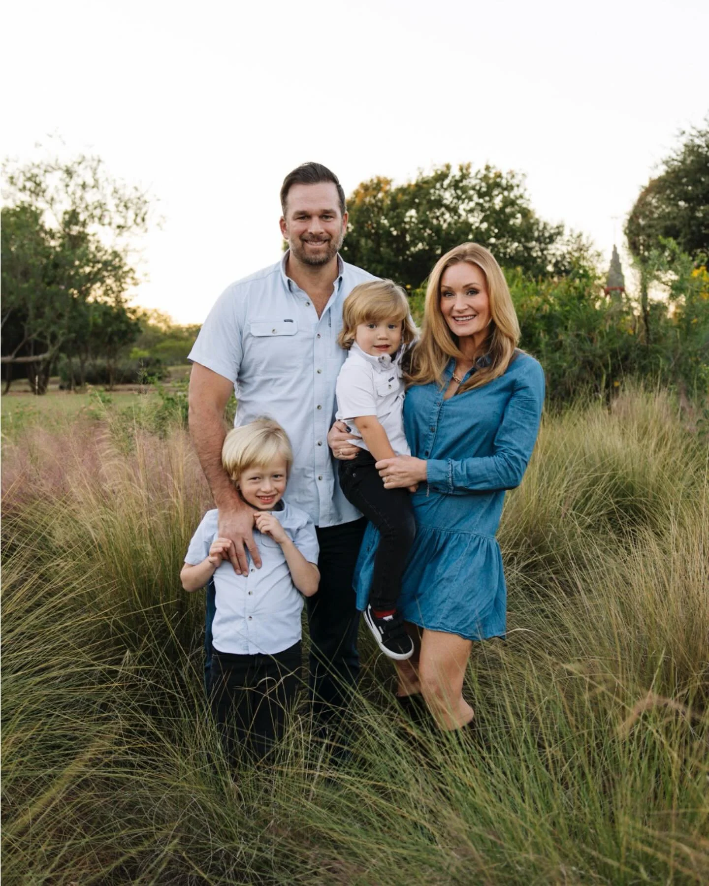 This is your last shot to get your family mini session this spring in Austin! I won&rsquo;t be back again until the Fall. I still have appointments available this weekend and the weather is looking SO good!! 70s and 80s!! 😍😍😍