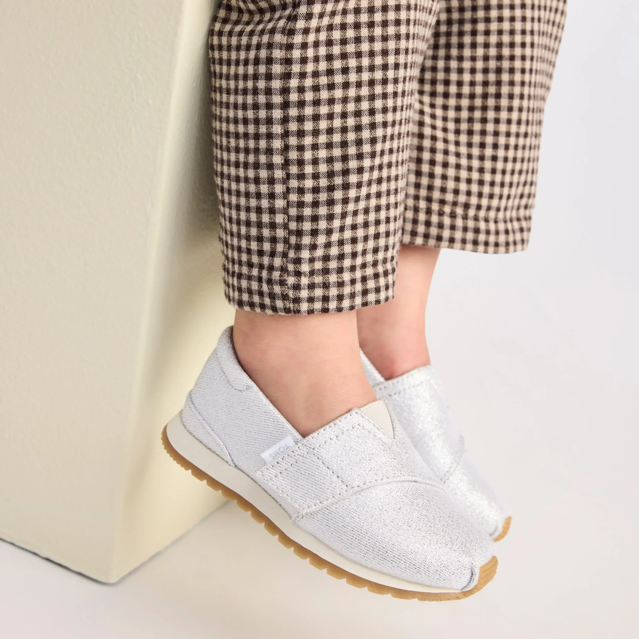 FW25_L_T_10022777_ResidentPlus_SilverMetallicTwill_0916.webp
