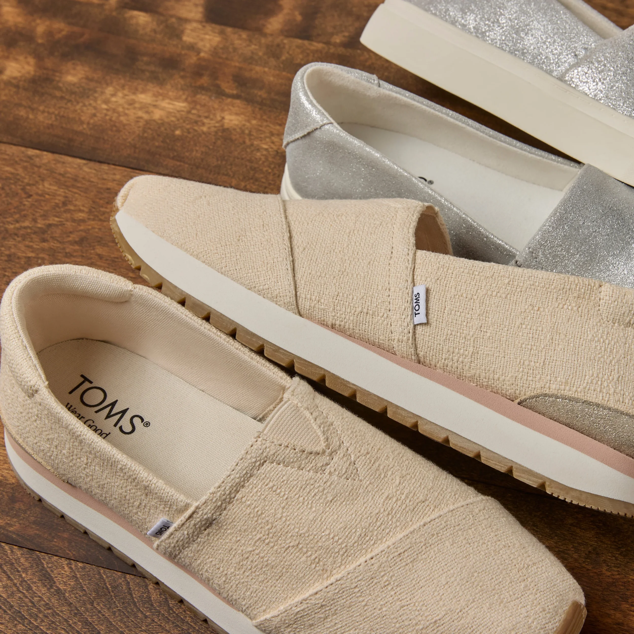 FW25_P_W_10022810_10022647_ResidentPlus_KameronSlipOn_NaturalTwToneSlub_LightGreyMetallicSuede12742.webp