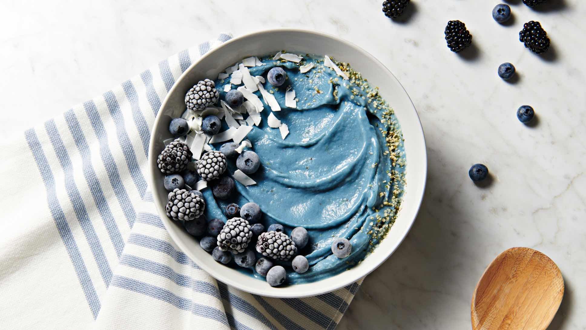 etin20314723-recipe-smoothie-bowl-blue-03.jpg