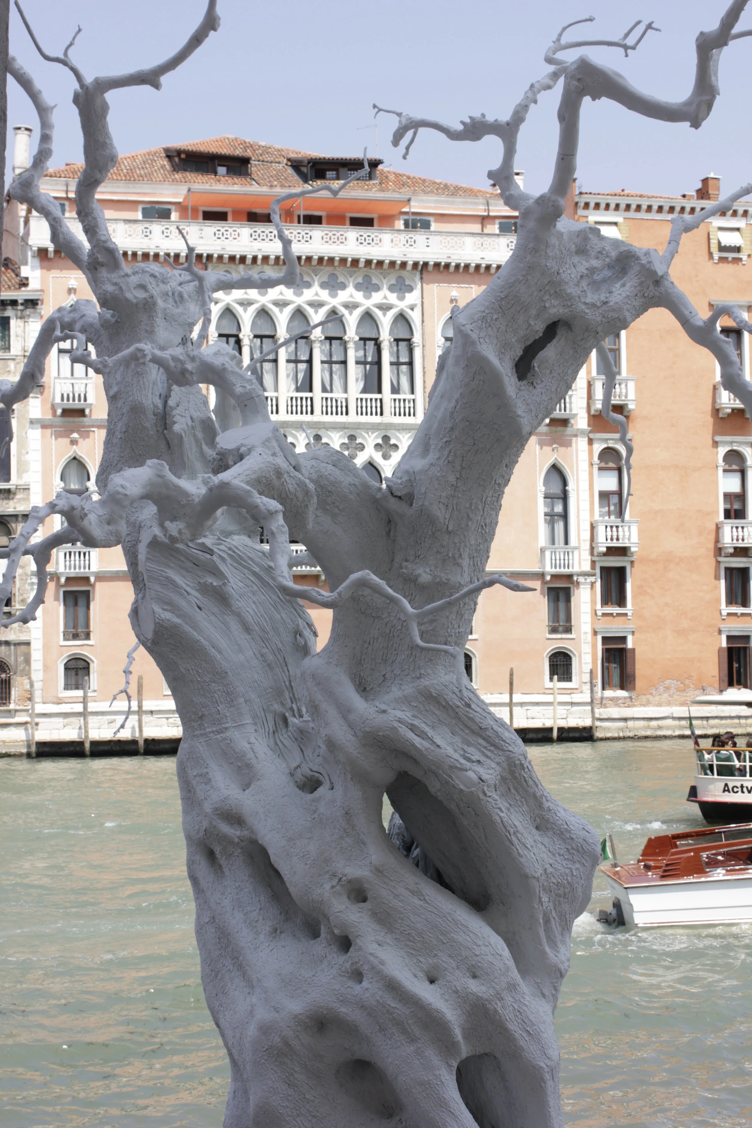 Silence. 2013. Aluminium cast by Ugo Randinone at Vita Vitae.