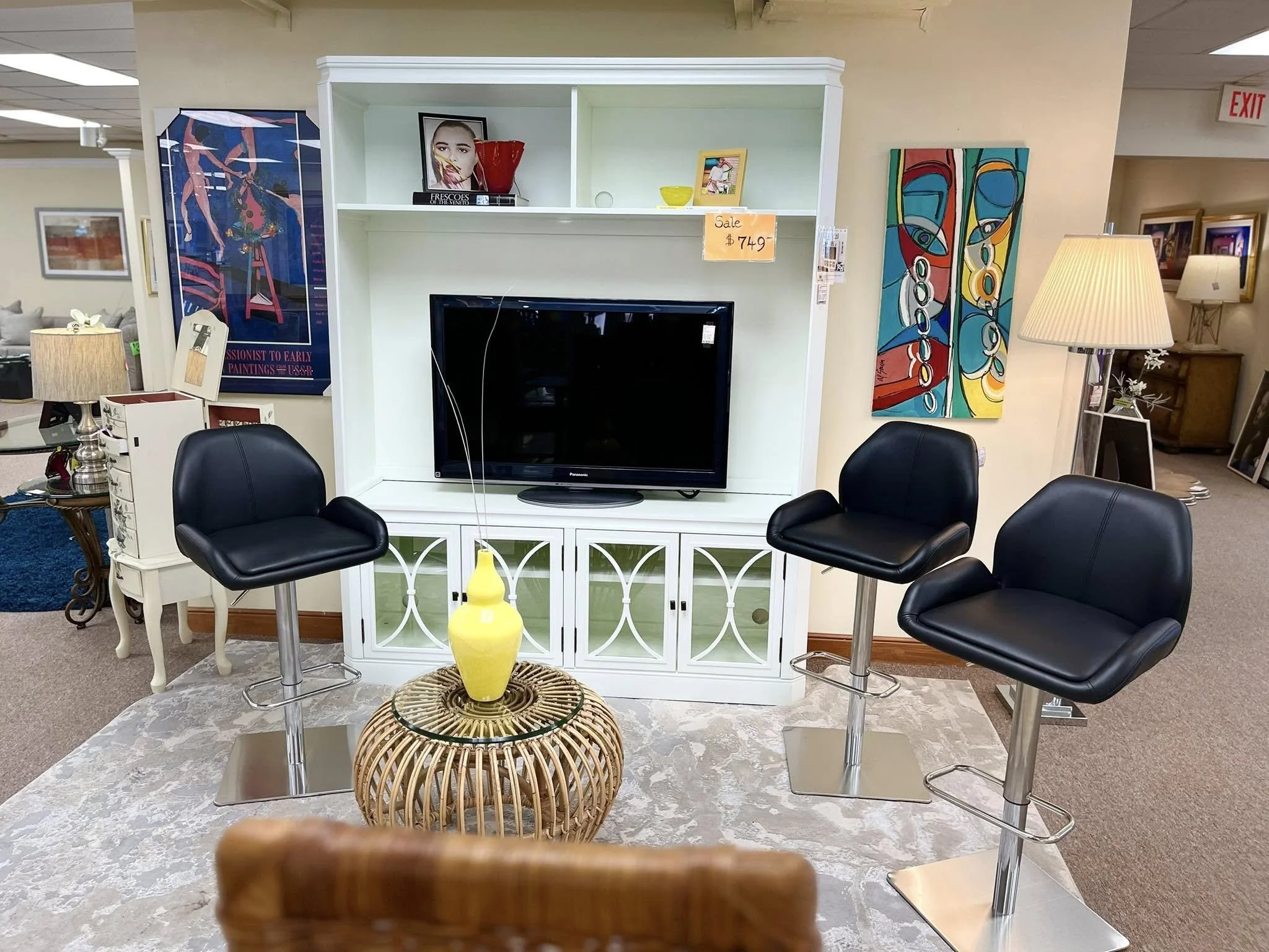 Wall Unit, Adjustable Barstools