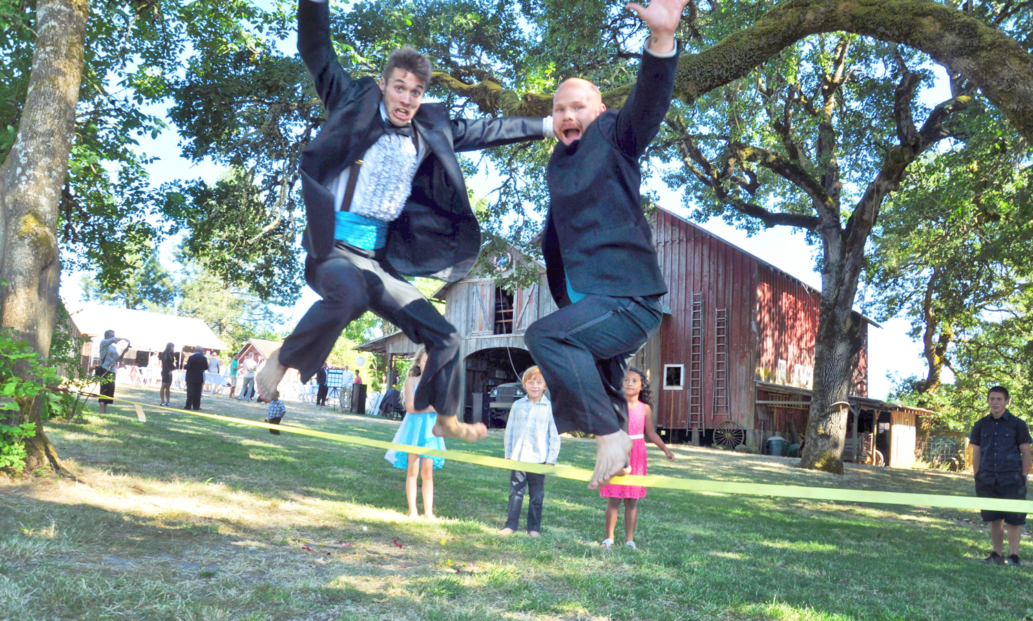 31. Weddings-Groomsmen-Slackline-Jump_Carly-Carpenter.jpg